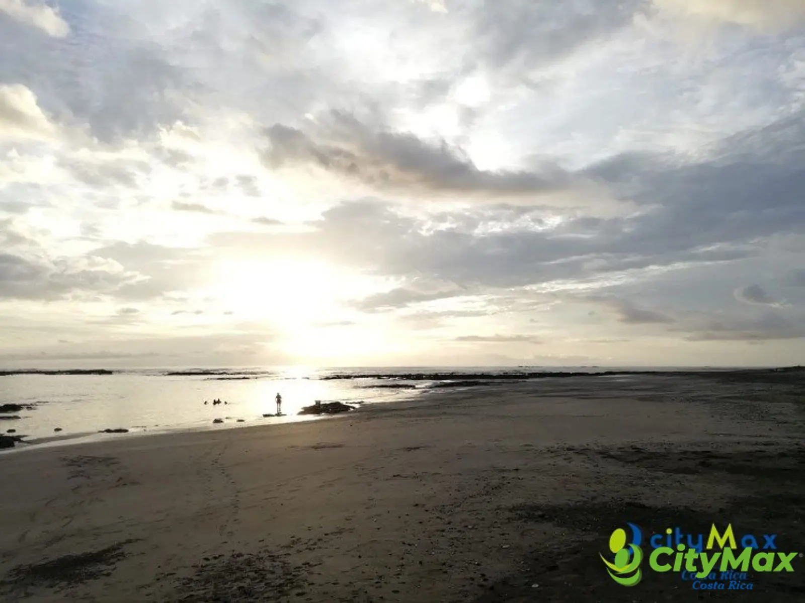 Venta Terreno en Playa Lagarto Guanacaste vista al mar - foto 1