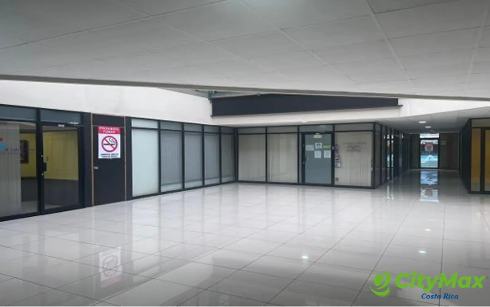 Renta de Oficina Comercial en Plaza en Rohrmoser Pavas - foto 1