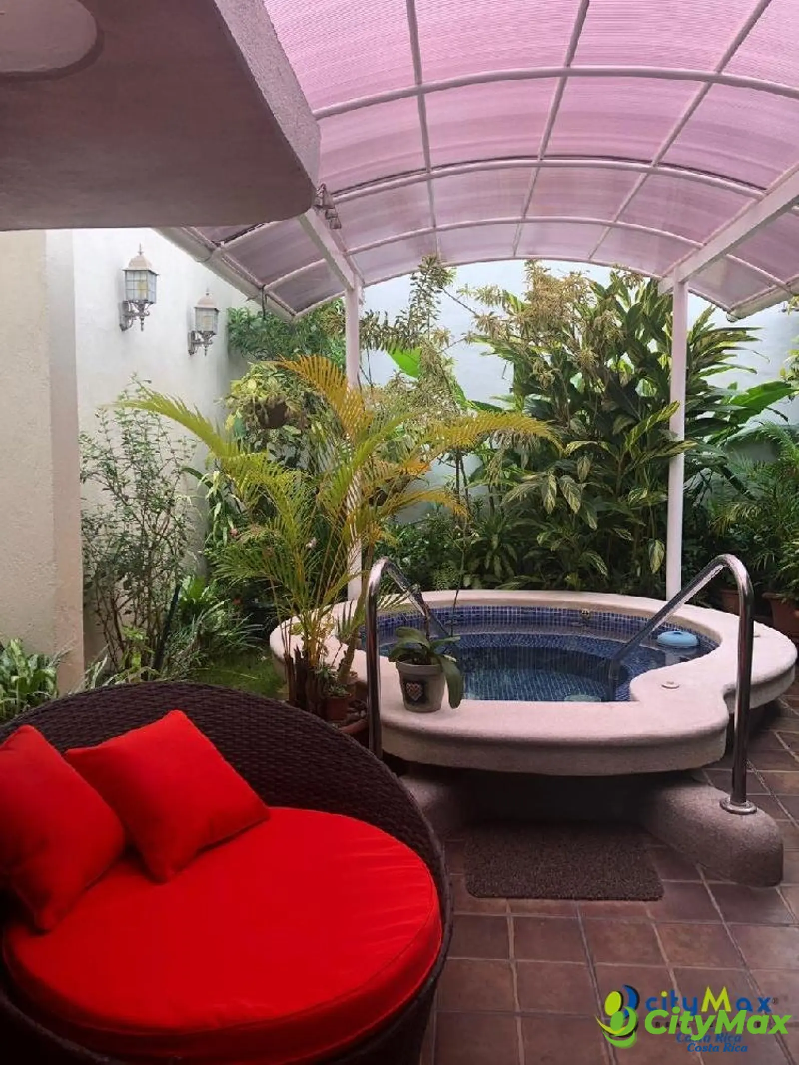 Casa en venta en Alajuela Centro, cercana a Pizza Hut. - foto 1