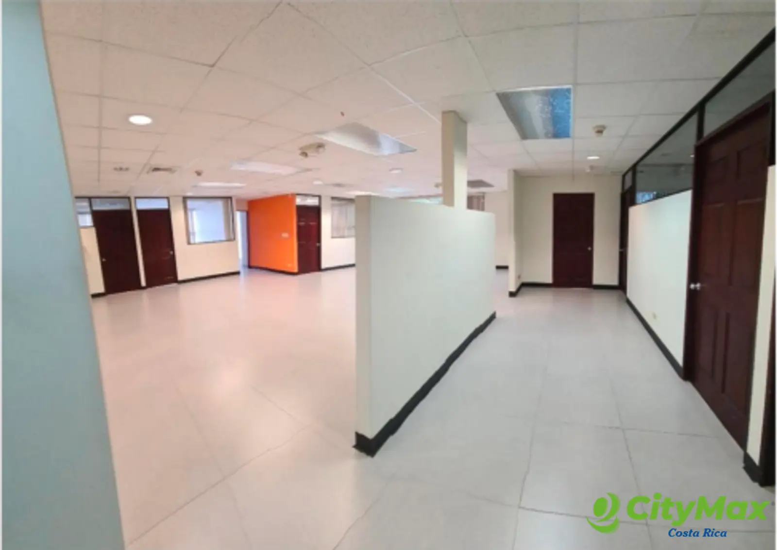 Oficina en alquiler de 386 m² en Oficentro en Escazú - foto 1