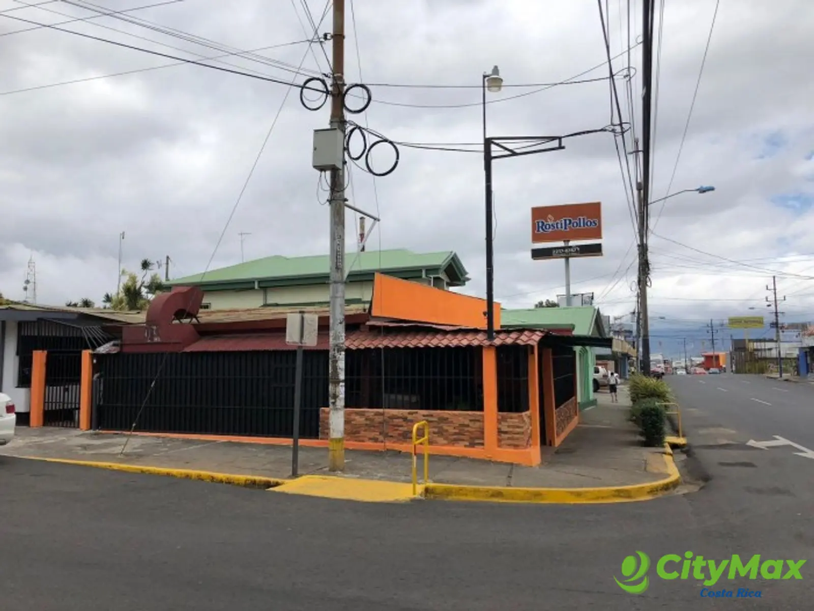 Local Comercial Esquinero en Venta en Heredia Centro - foto 1