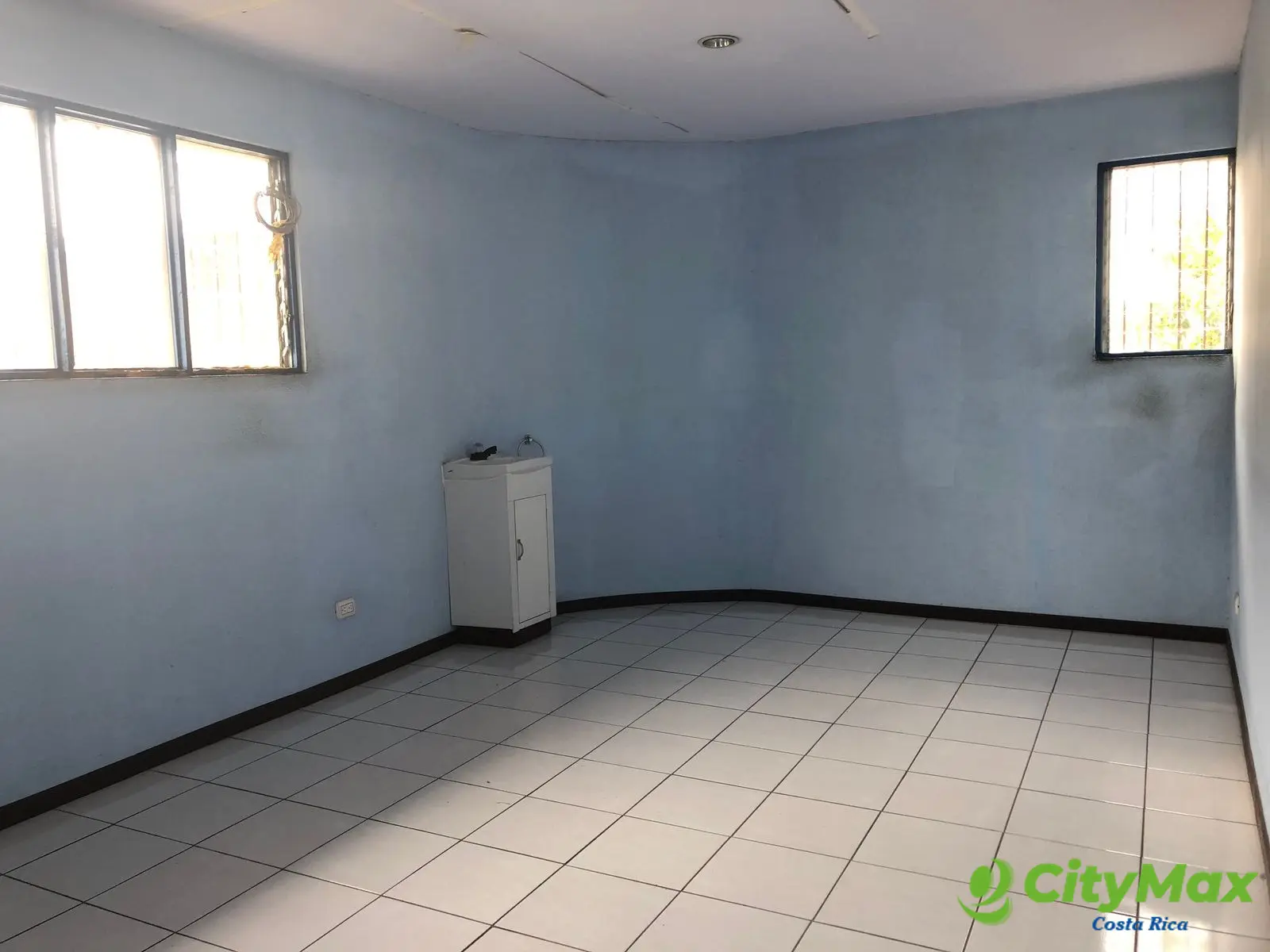 Edificio en San José Ideal para Oficinas o Inversión - foto 1