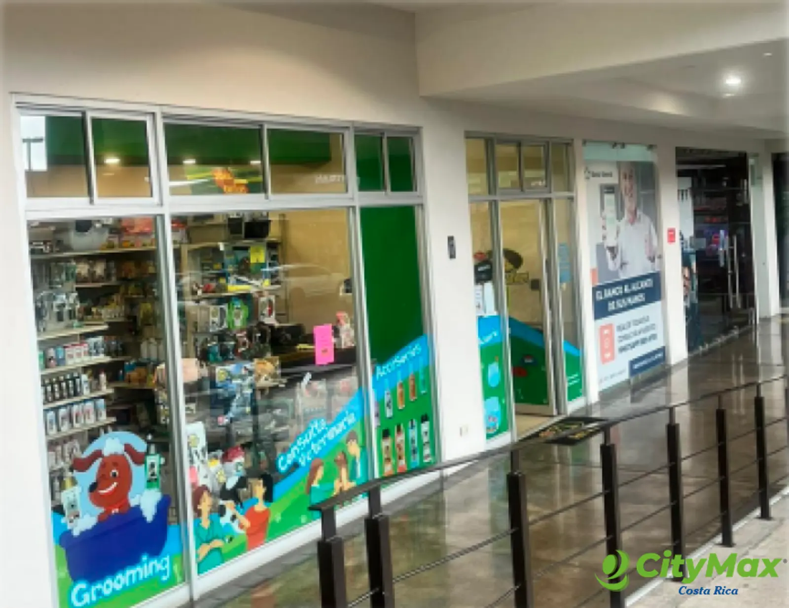 Amplio Local de 131m2 en Plaza Comercial en Heredia - foto 1