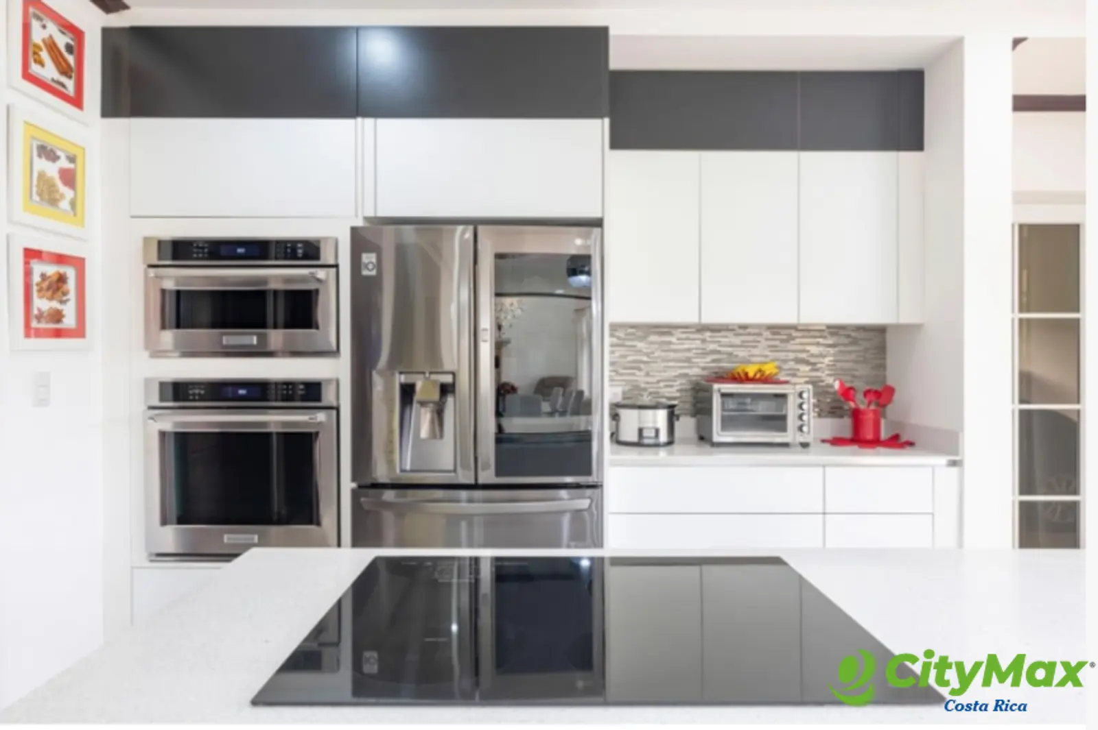 Casa de Lujo en Condominio Roble Sabana - Cocina con acabados italianos
