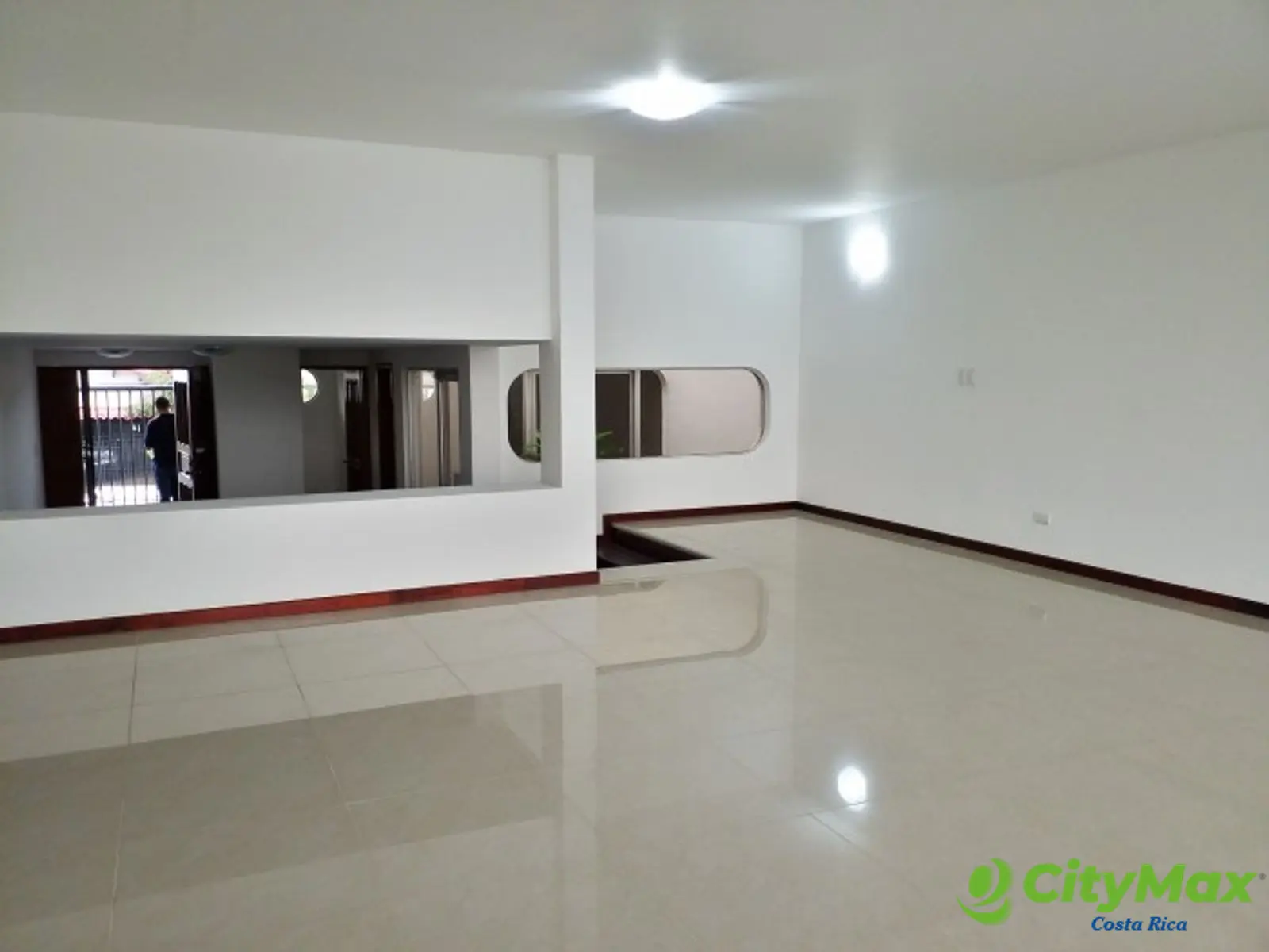 Casa en venta en Rohrmoser San José CR con piscina - foto 2