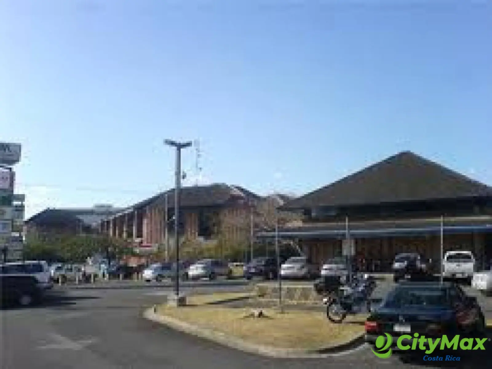 Renta de Oficina Comercial en Plaza en Rohrmoser Pavas  - foto 3