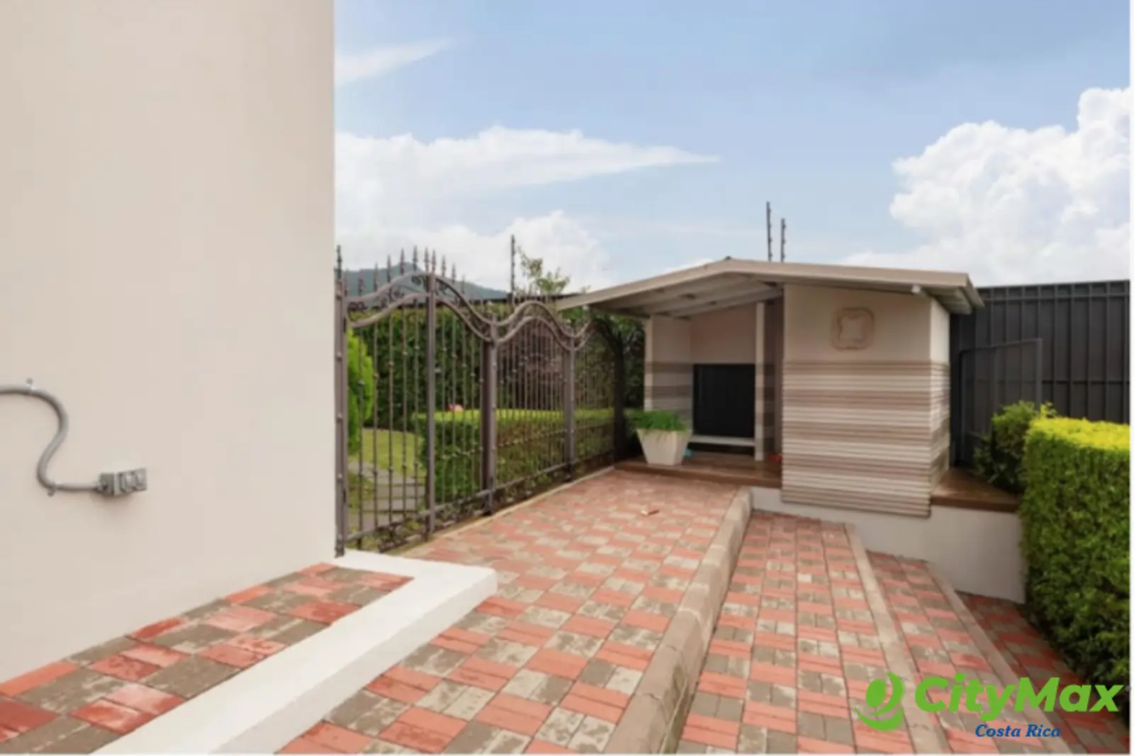Casa de Lujo en Condominio Roble Sabana - Área de terraza / BBQ