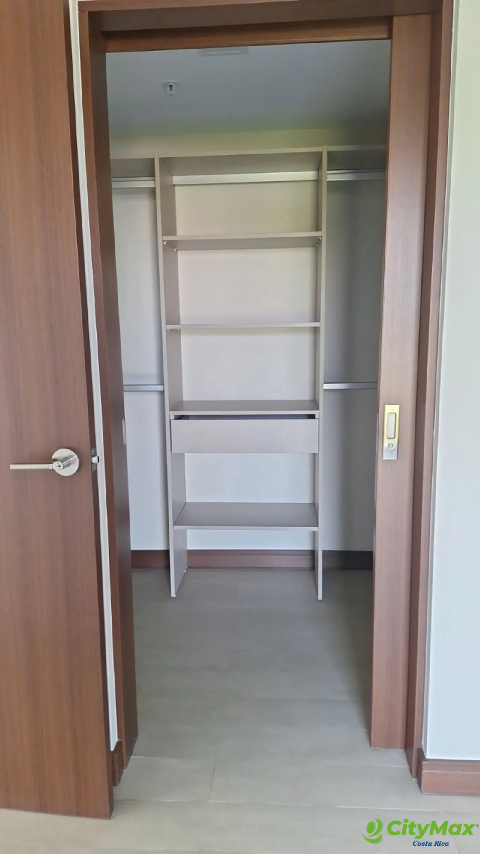 Apartamento Semiamueblado en venta Condominio, la Uruca - foto 5
