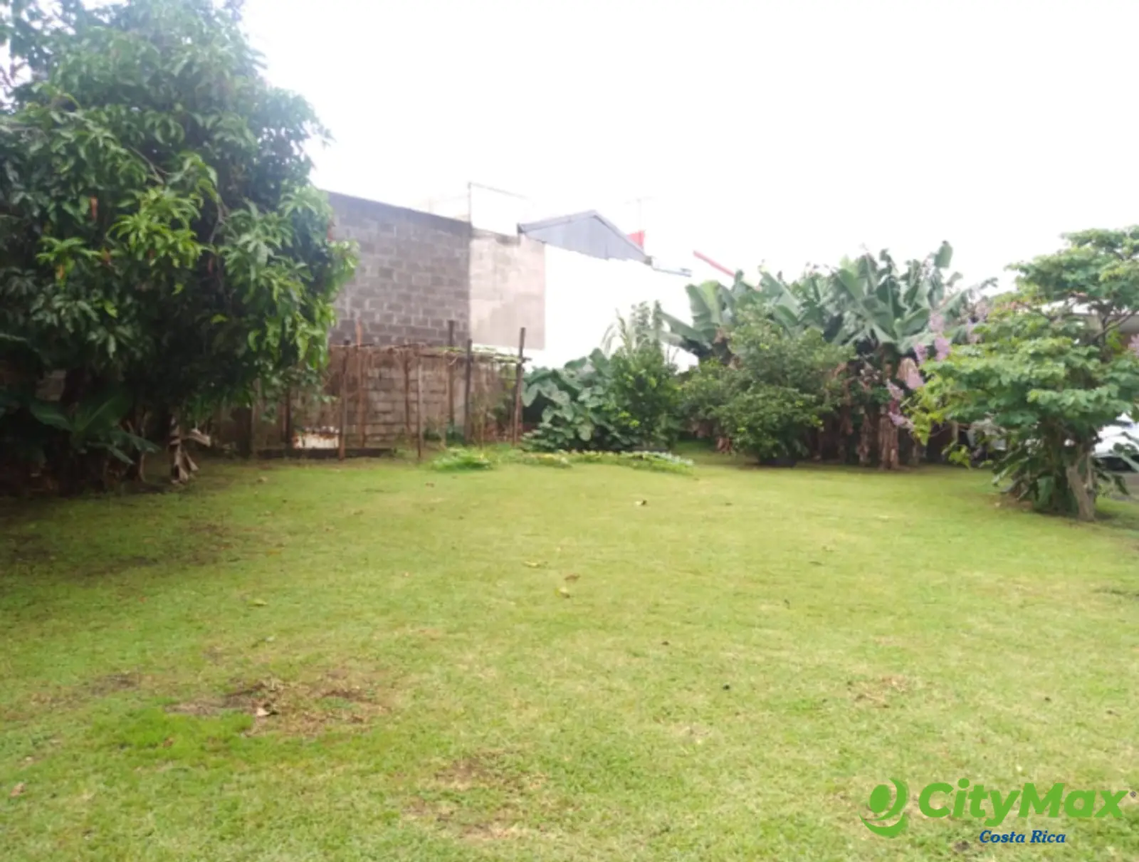 En Venta Amplia Casa En Santa Lucia De Heredia - Lote Para Construir Otra Propiedad