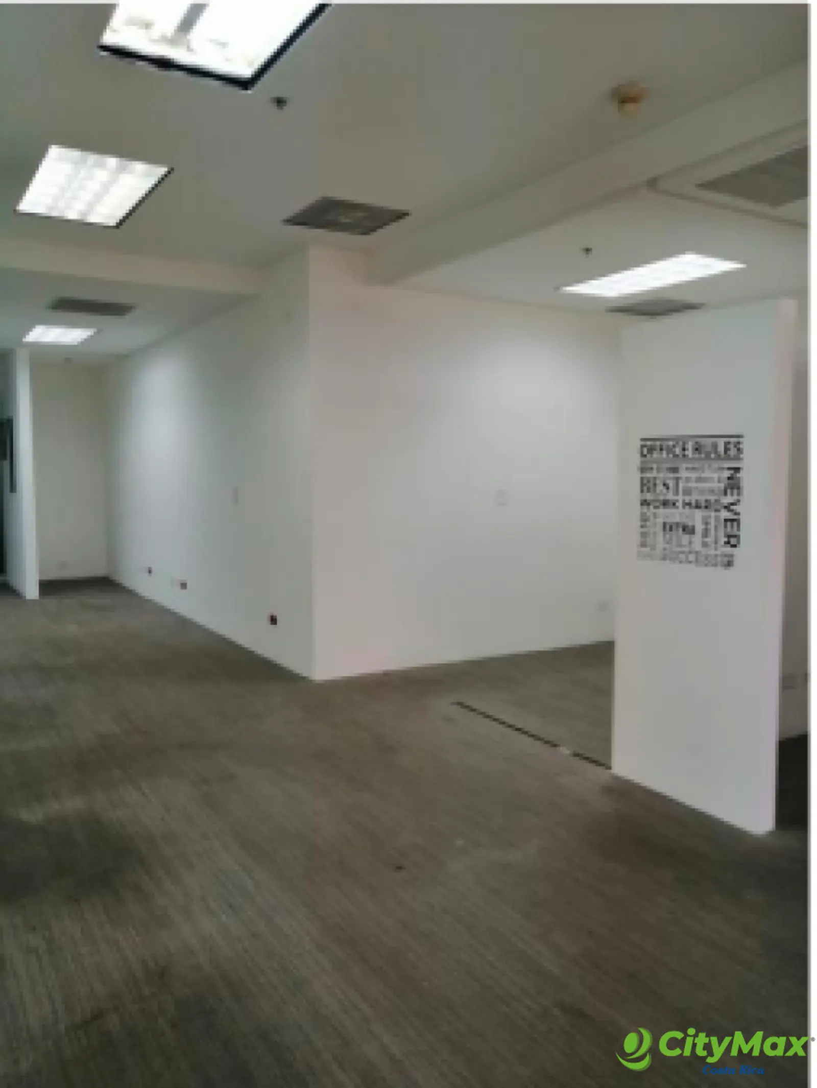 En Alquiler Oficina moderna en Santa Ana de 205.57 m² - foto 2