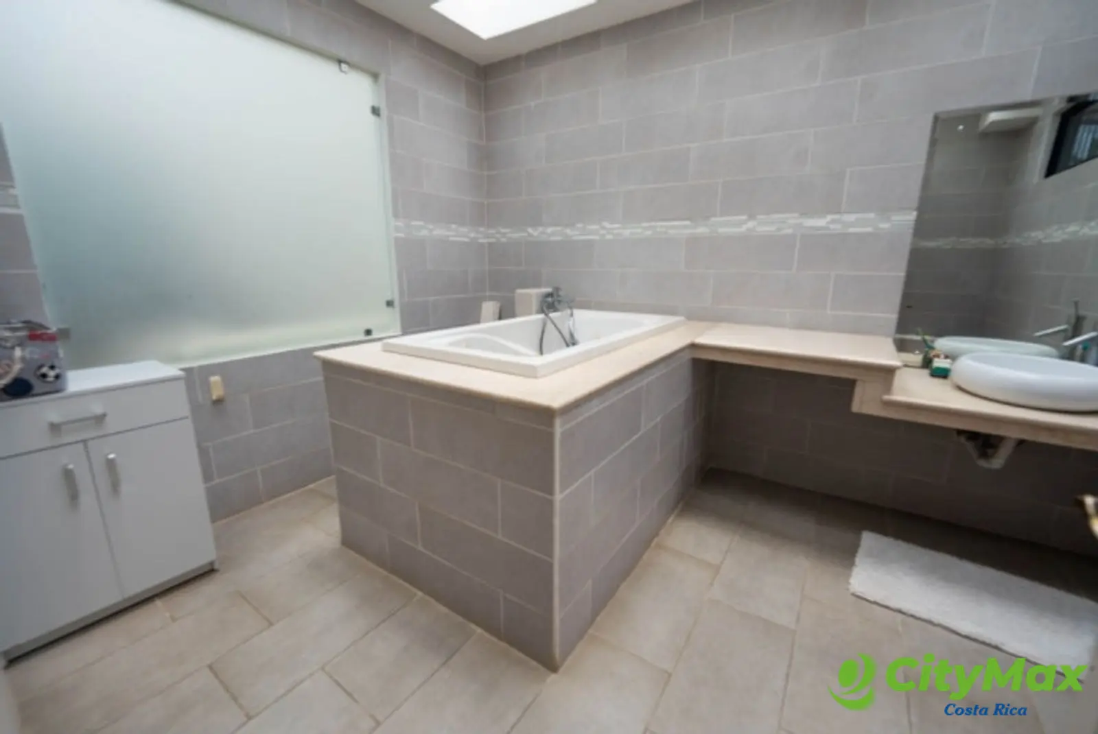 Venta de amplia y hermosa casa en Belen en Heredia  - foto 17