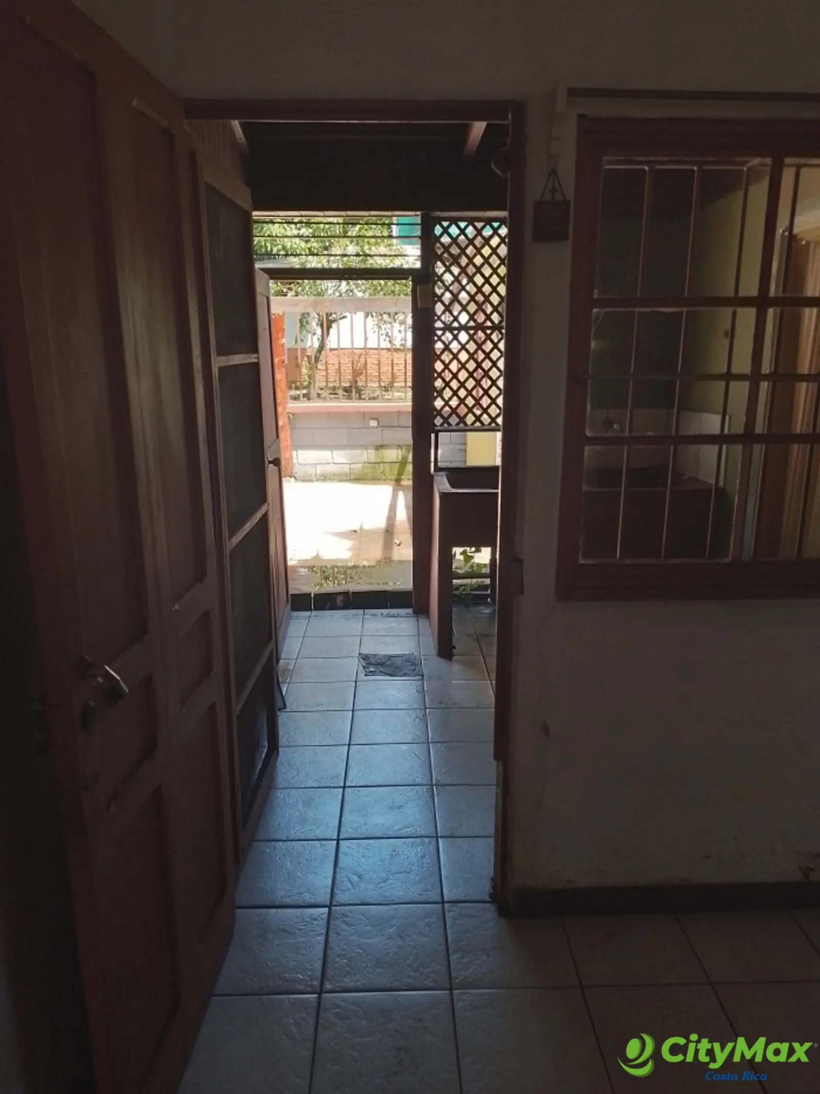 Venta de casa con uso de suelo mixto Cartago La Union  - foto 8