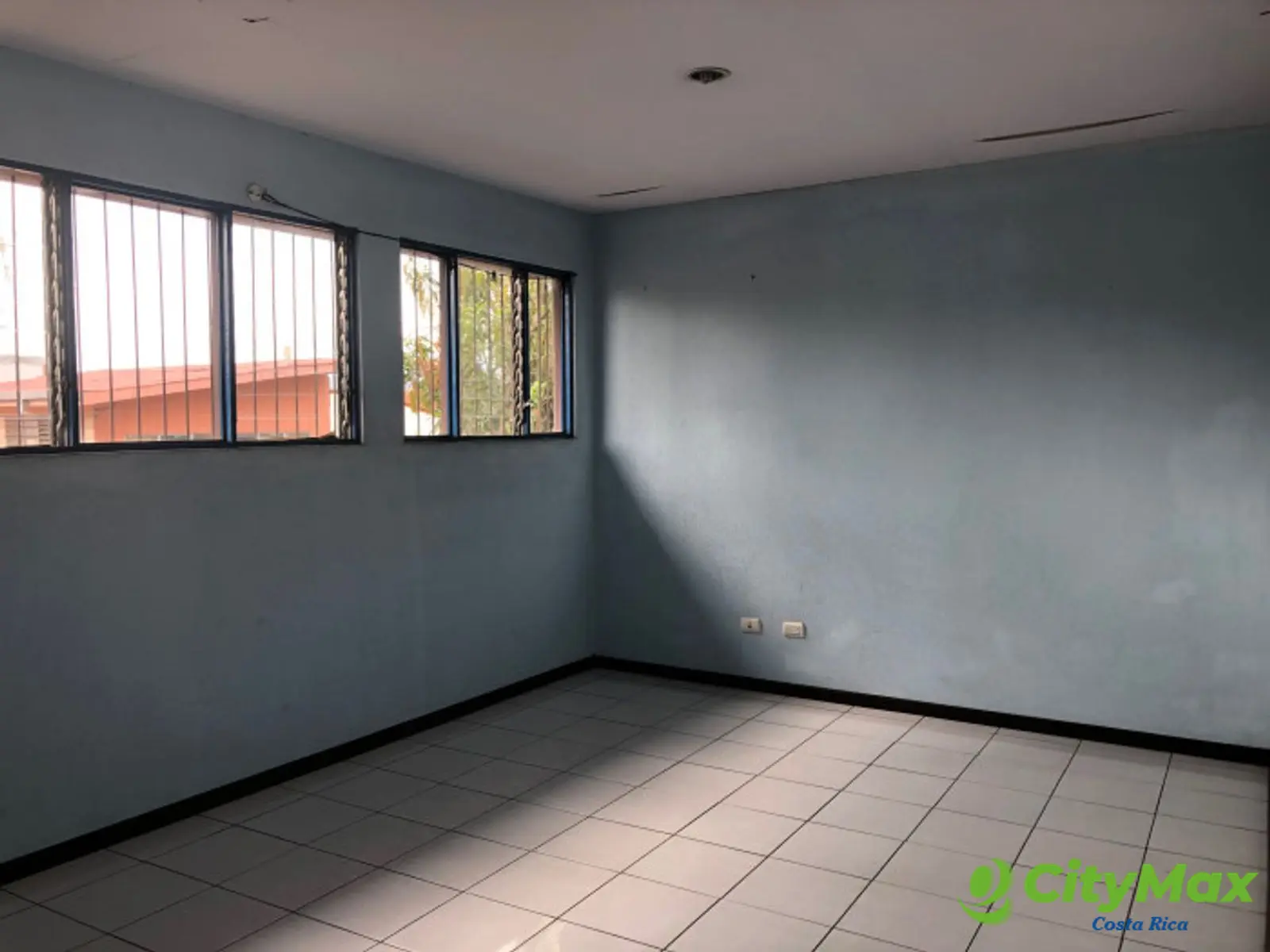 Edificio en San José Ideal para Oficinas o Inversión - foto 3