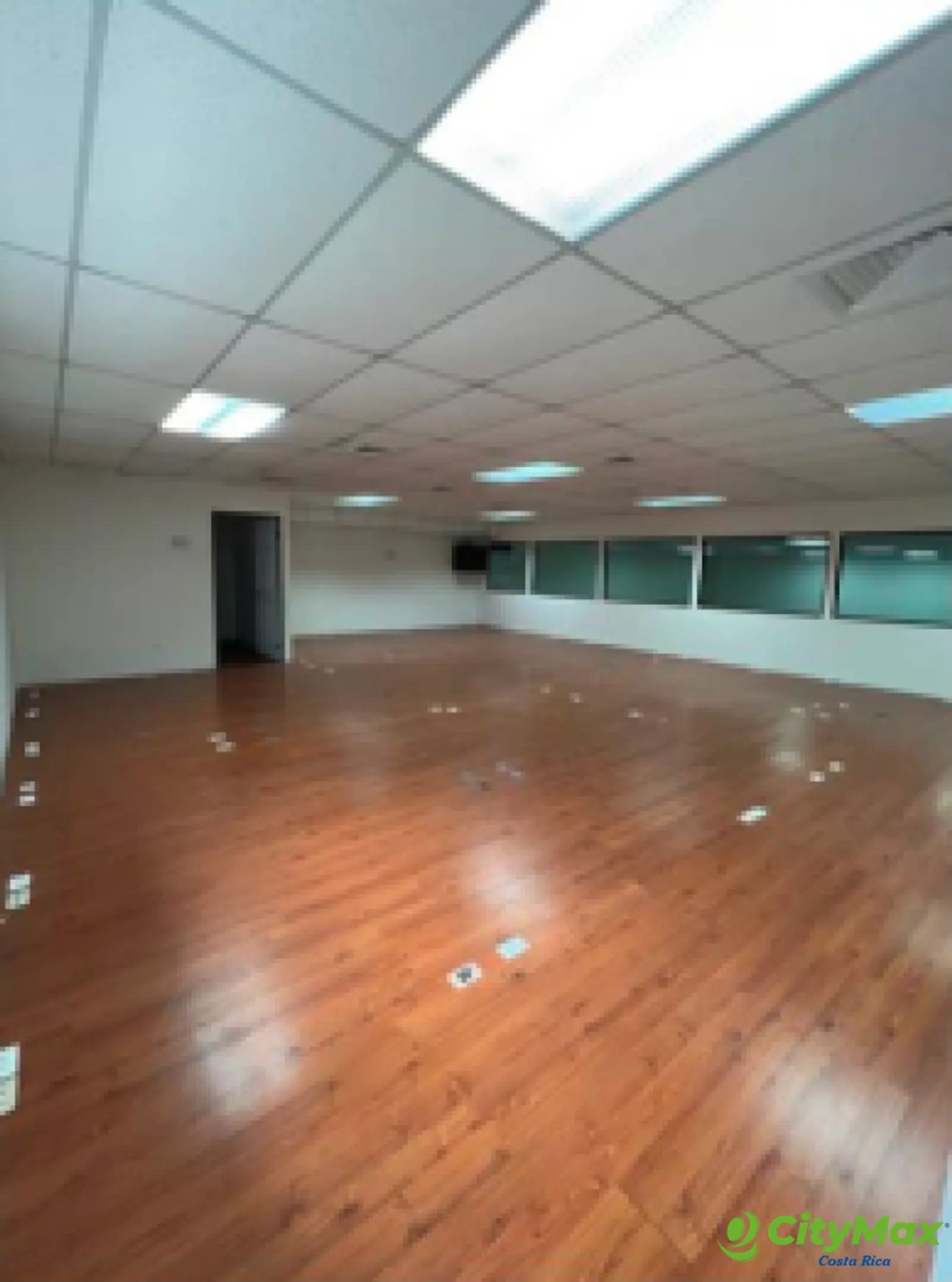 En Alquiler Oficinas de 752 m² en Barreal Heredia - foto 2