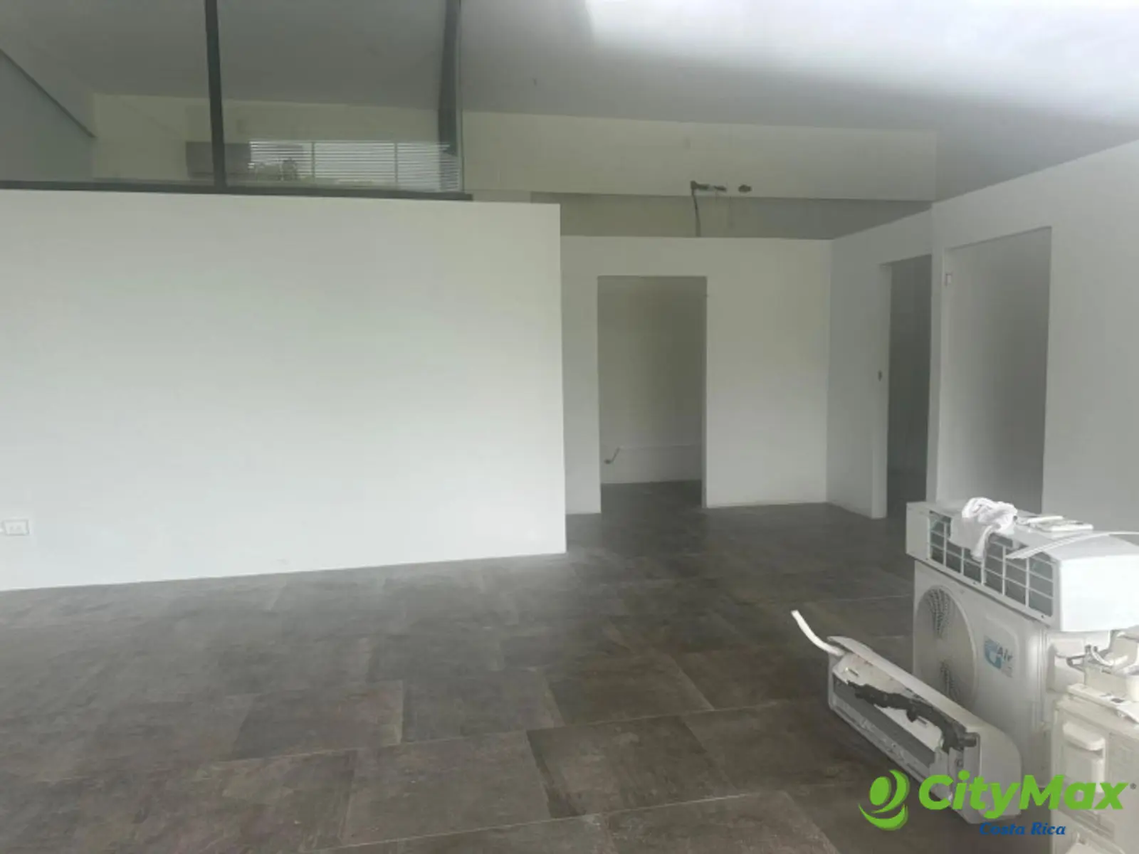 Renta de Local Comercial de 71m2 en Plaza Com. en Jacó - foto 3