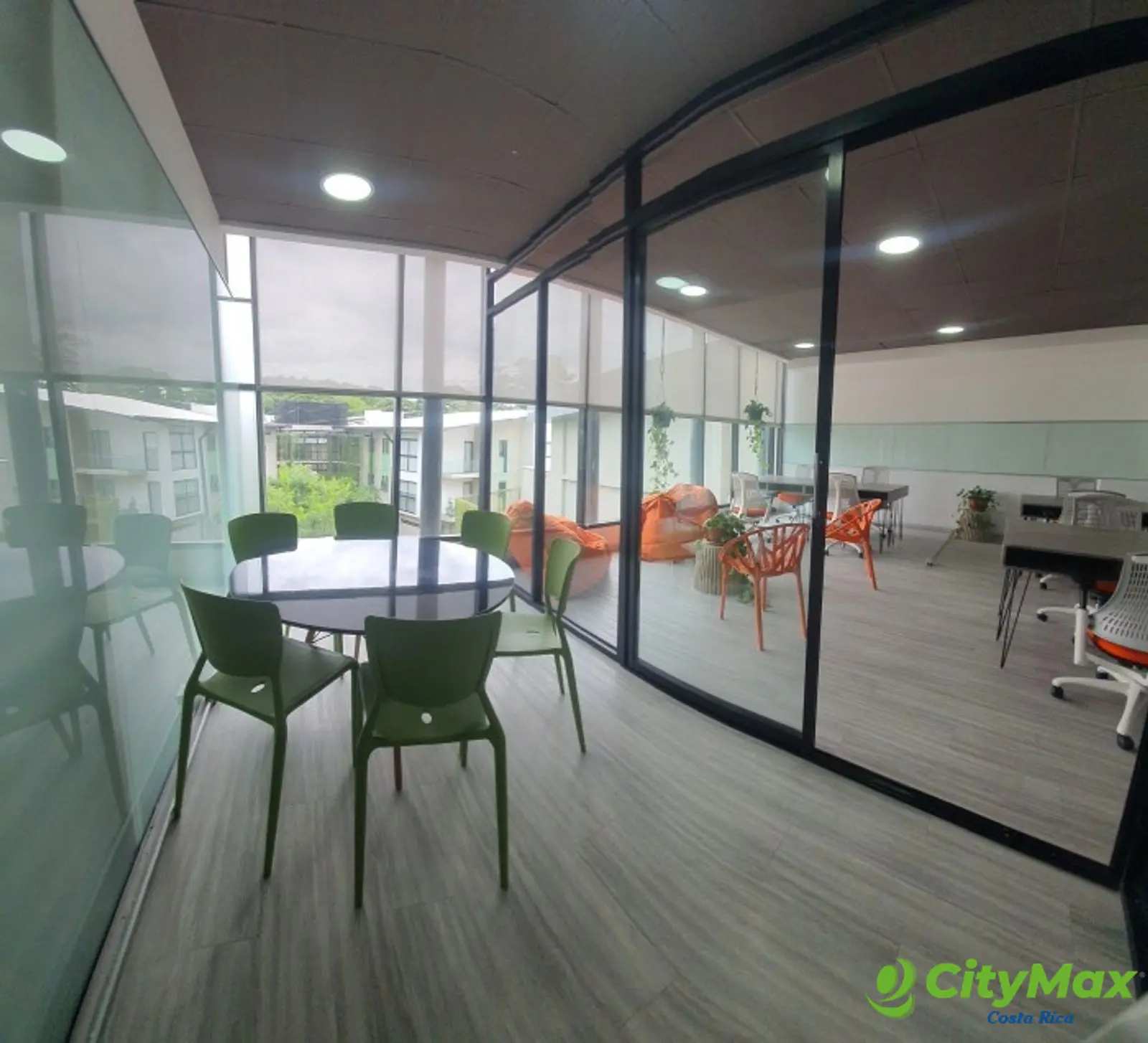 En alquile oficinas equipadas Santa Ana centro - foto 2
