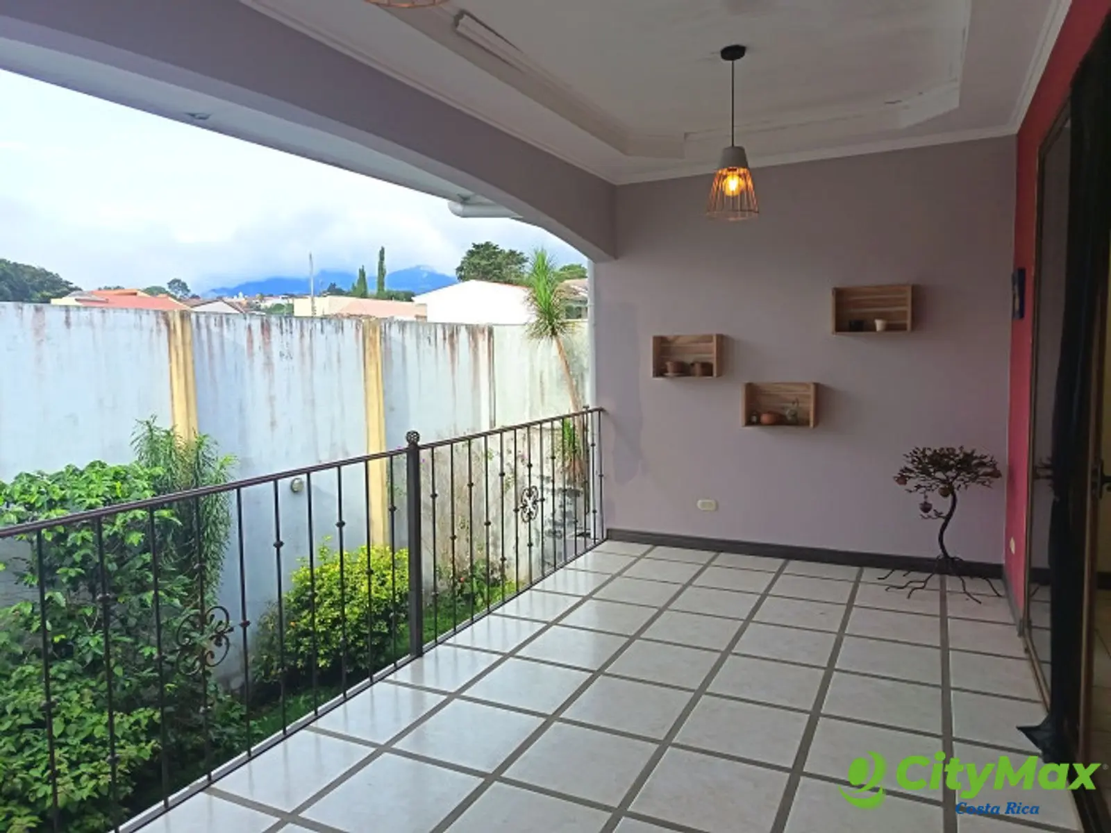 Hermosa Casa en Venta o Renta en Condominio en Moravia. - Terraza
