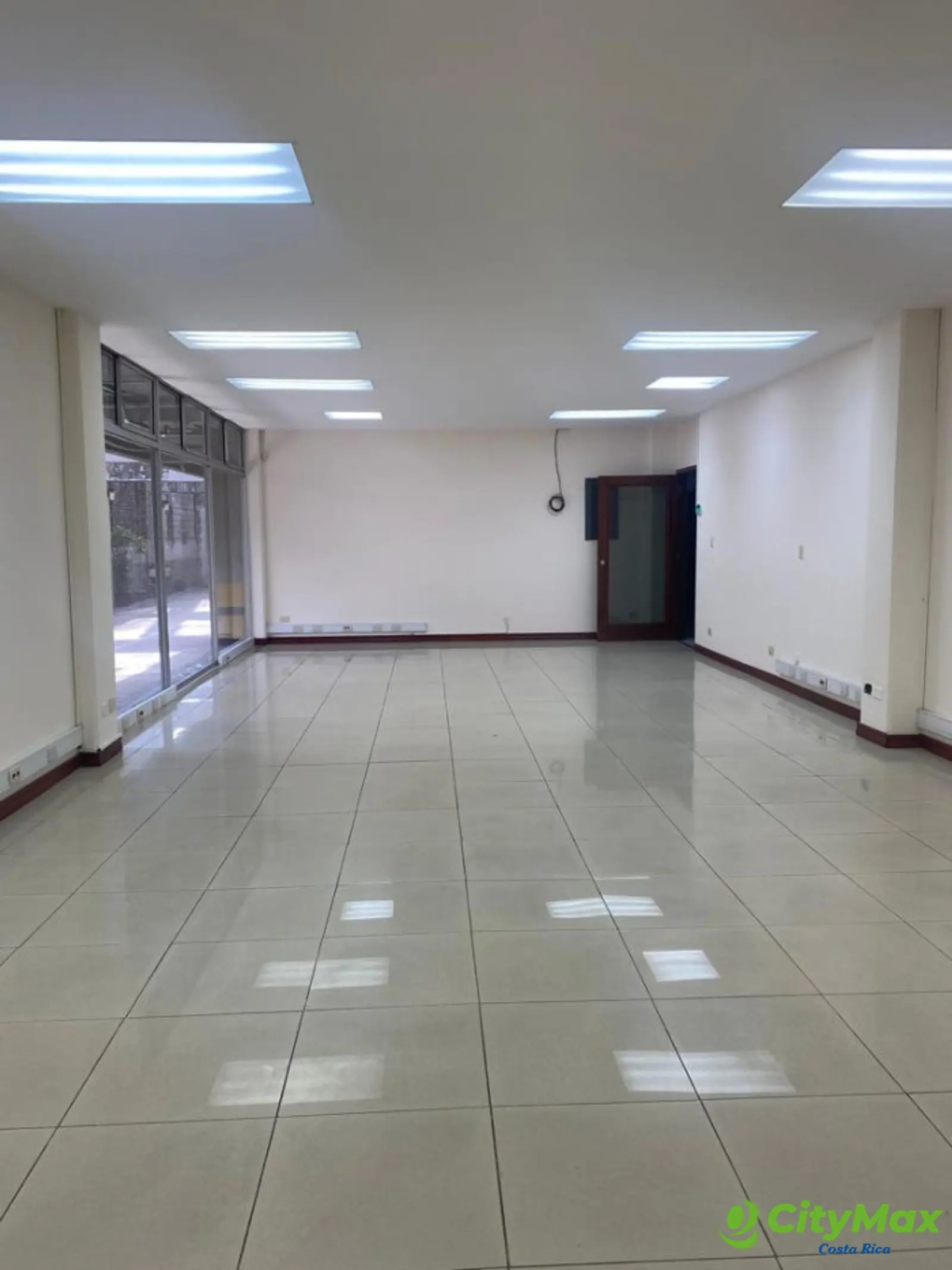Oficina en alquiler en oficentro en la Uruca San José  - foto 2