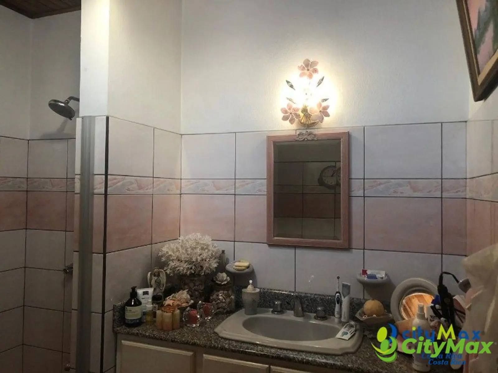 Casa en venta en Alajuela Centro, cercana a Pizza Hut. - foto 12