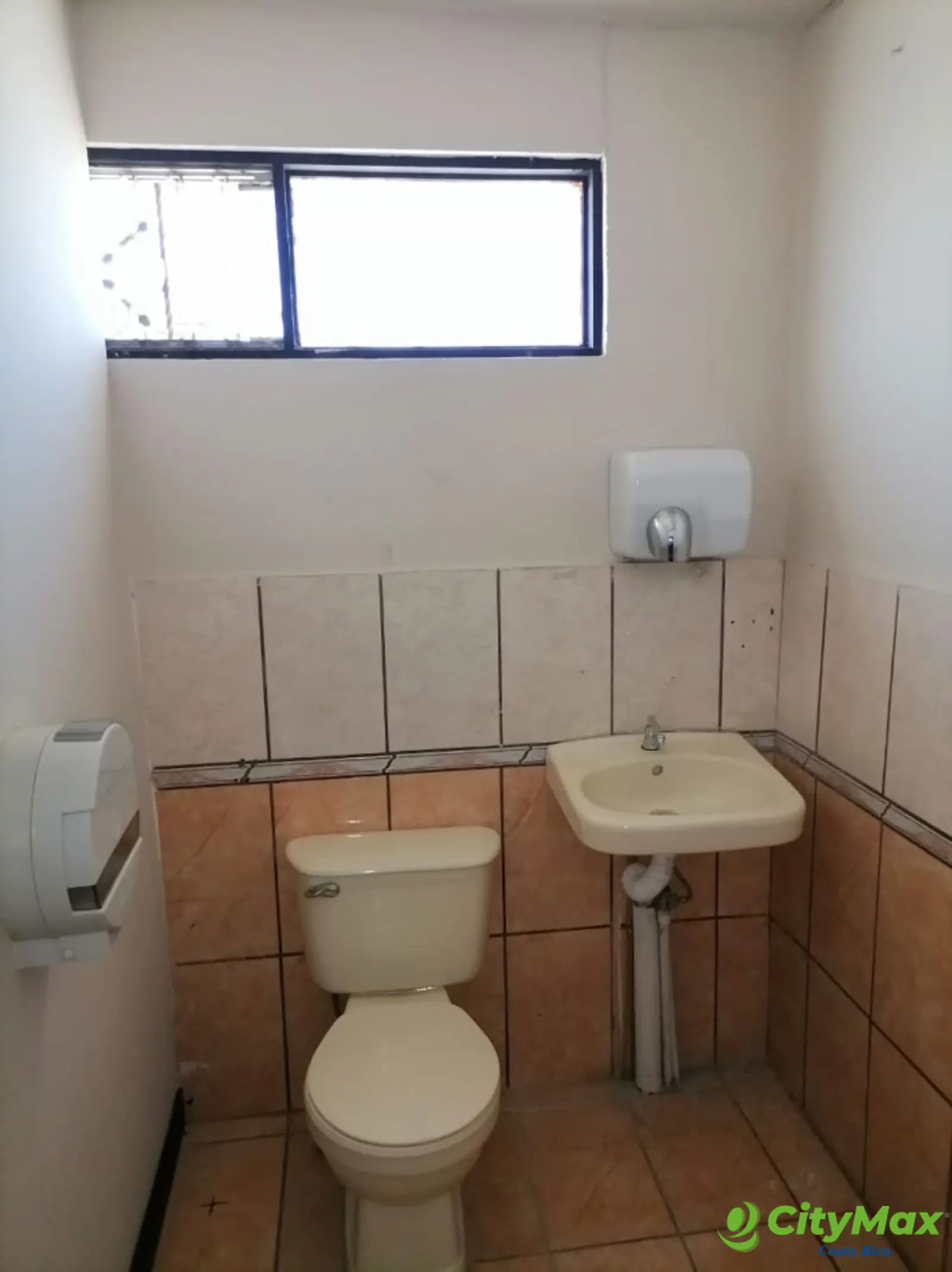 En venta local comercial y Apartamento en Heredia CR - foto 5