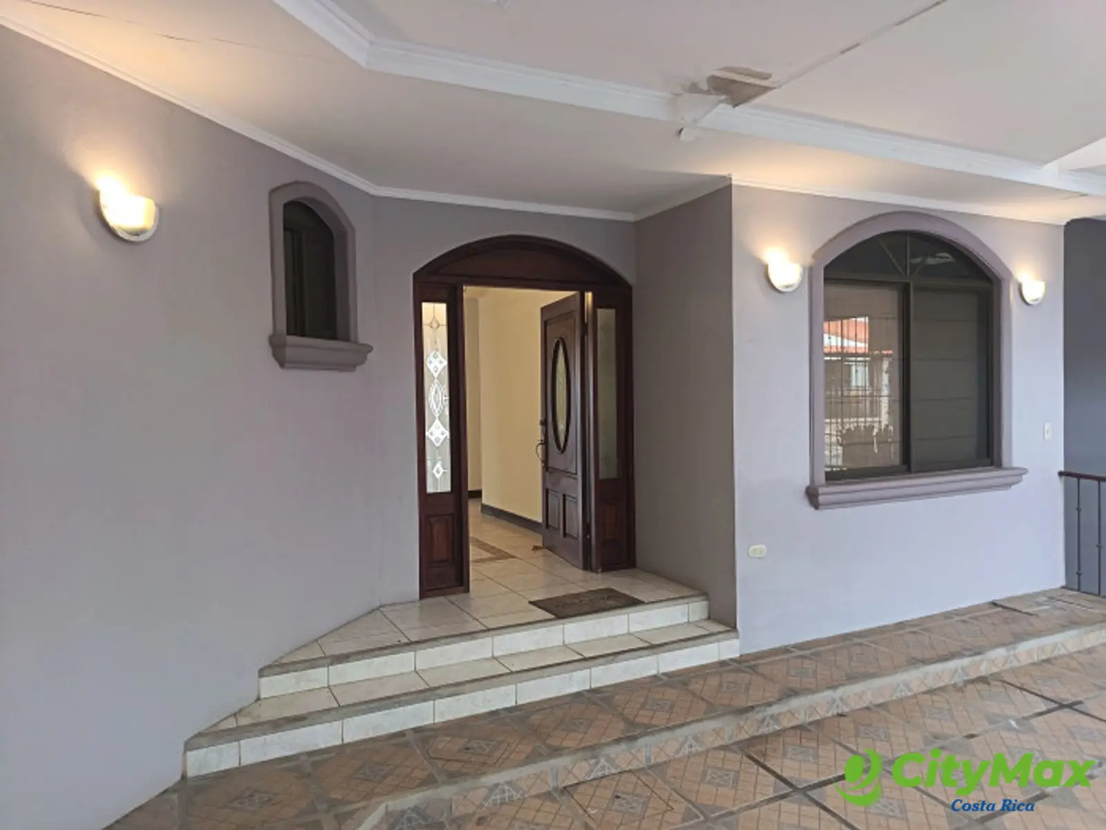 Hermosa Casa en Venta o Renta en Condominio en Moravia. - ingreso extarno