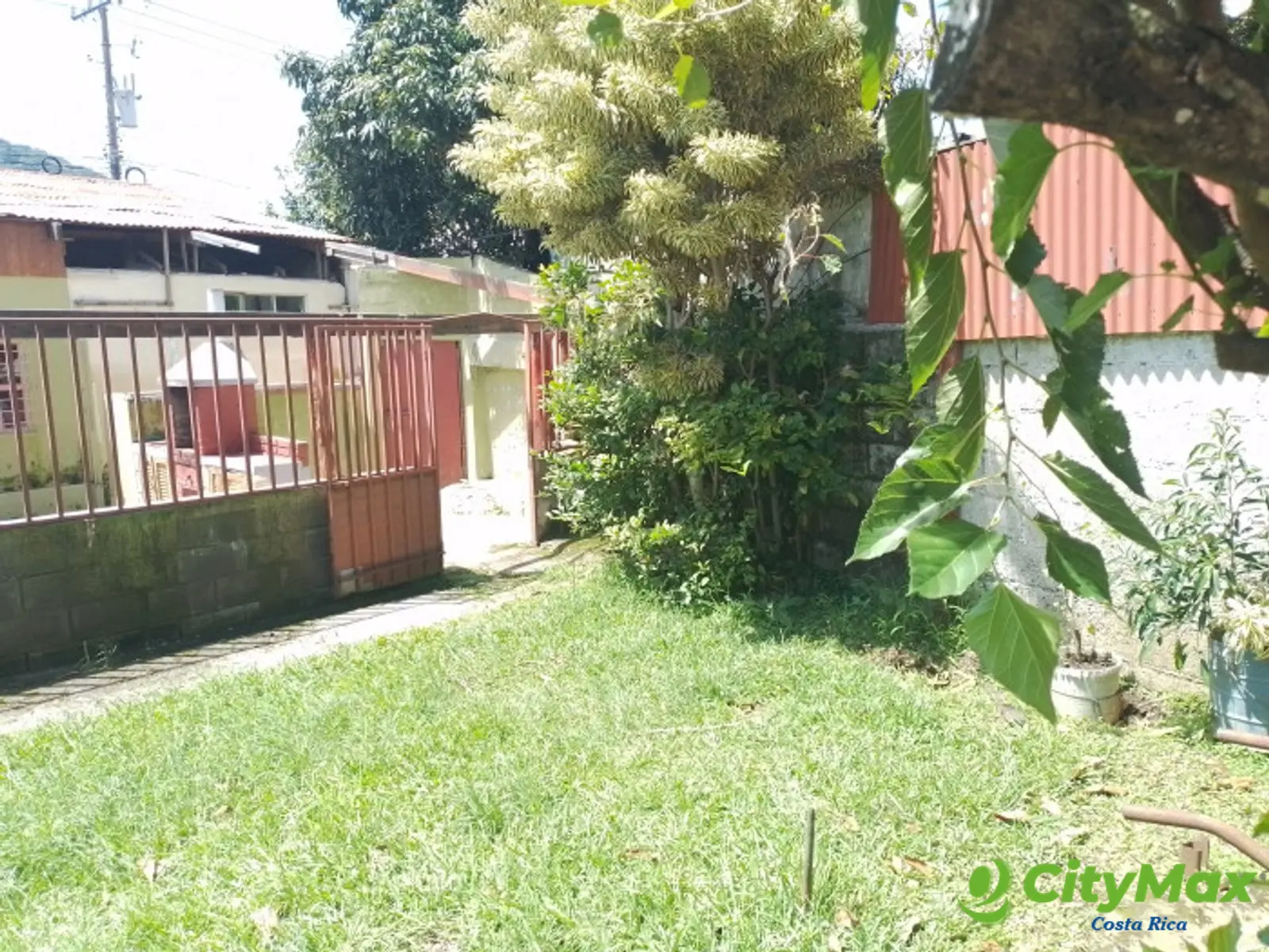 Venta de casa con uso de suelo mixto Cartago La Union  - foto 5