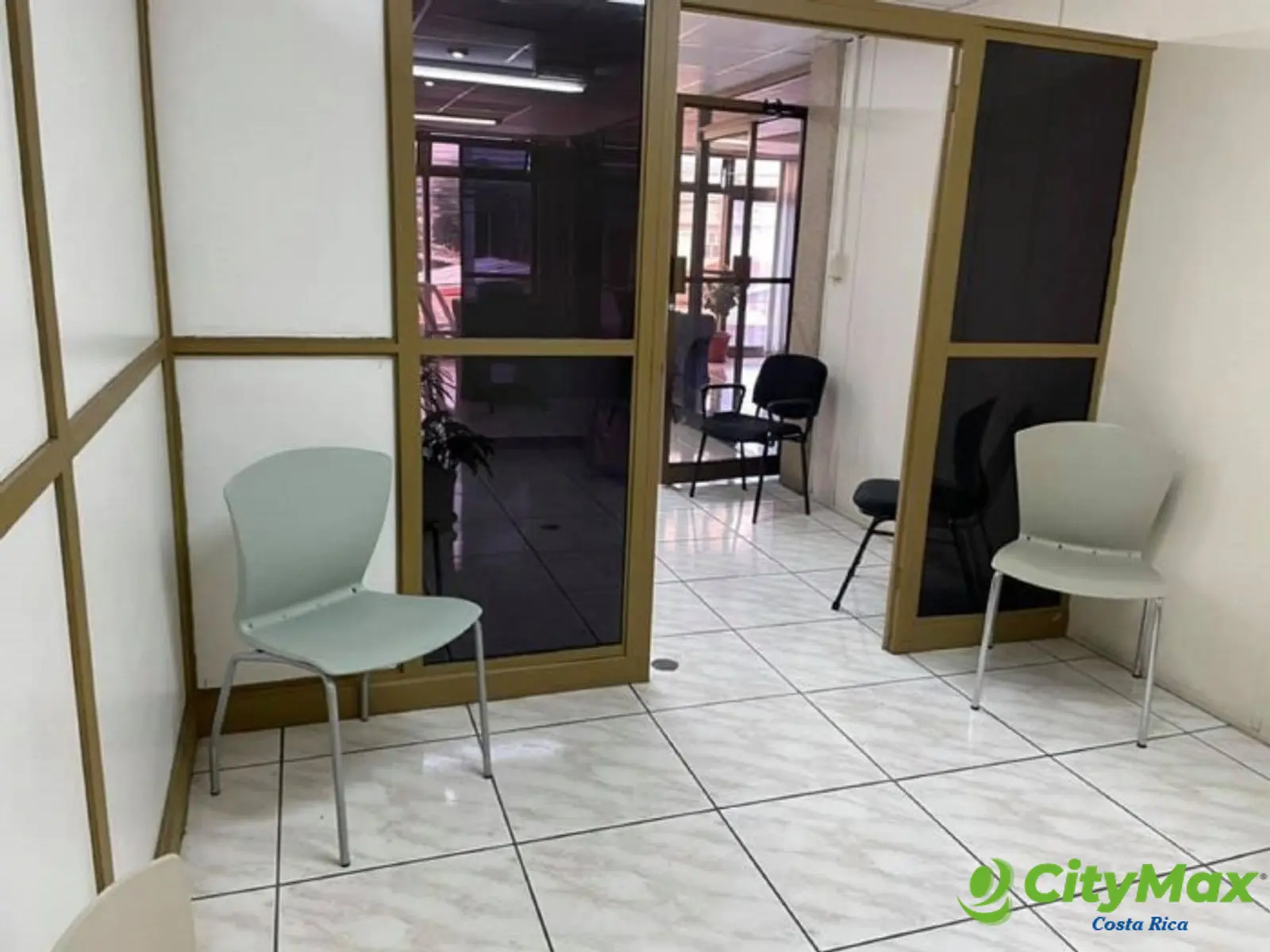 Oficina en Alquiler en Moderno Oficentro en Moravia - foto 12