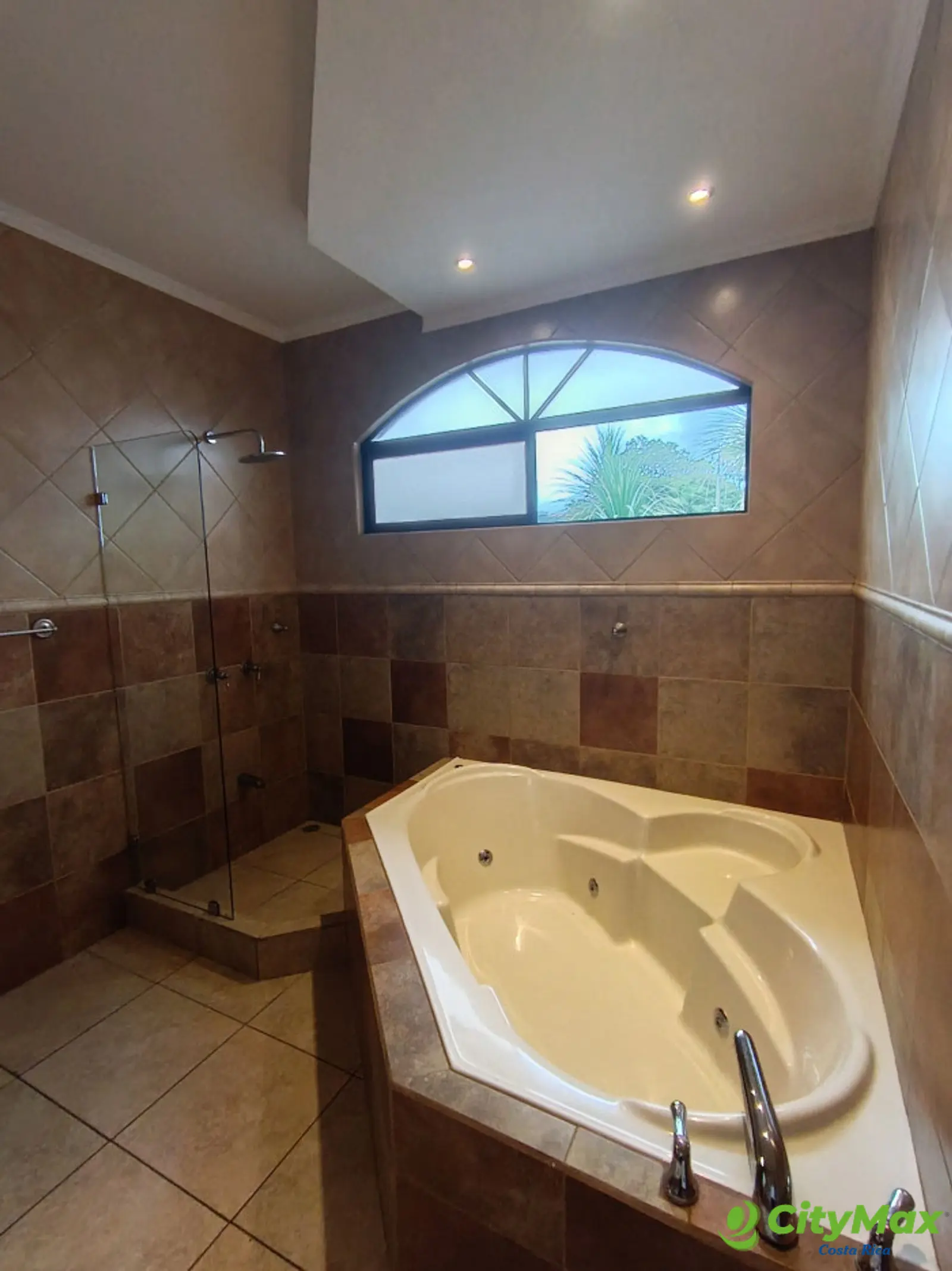 Hermosa Casa en Venta o Renta en Condominio en Moravia. - Baño Principal