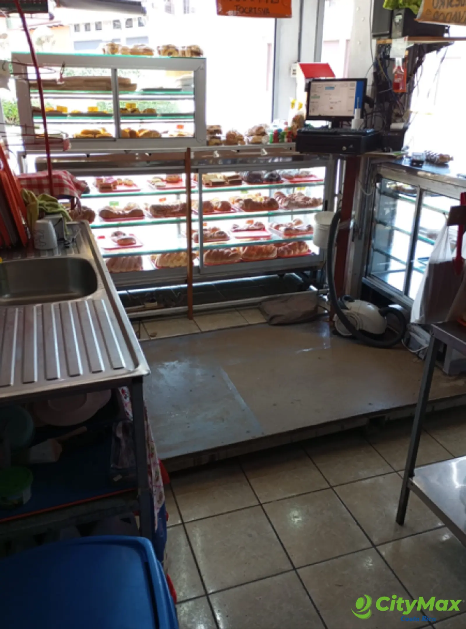 Edificio Comercial En Venta, San Pablo de Heredia - Local