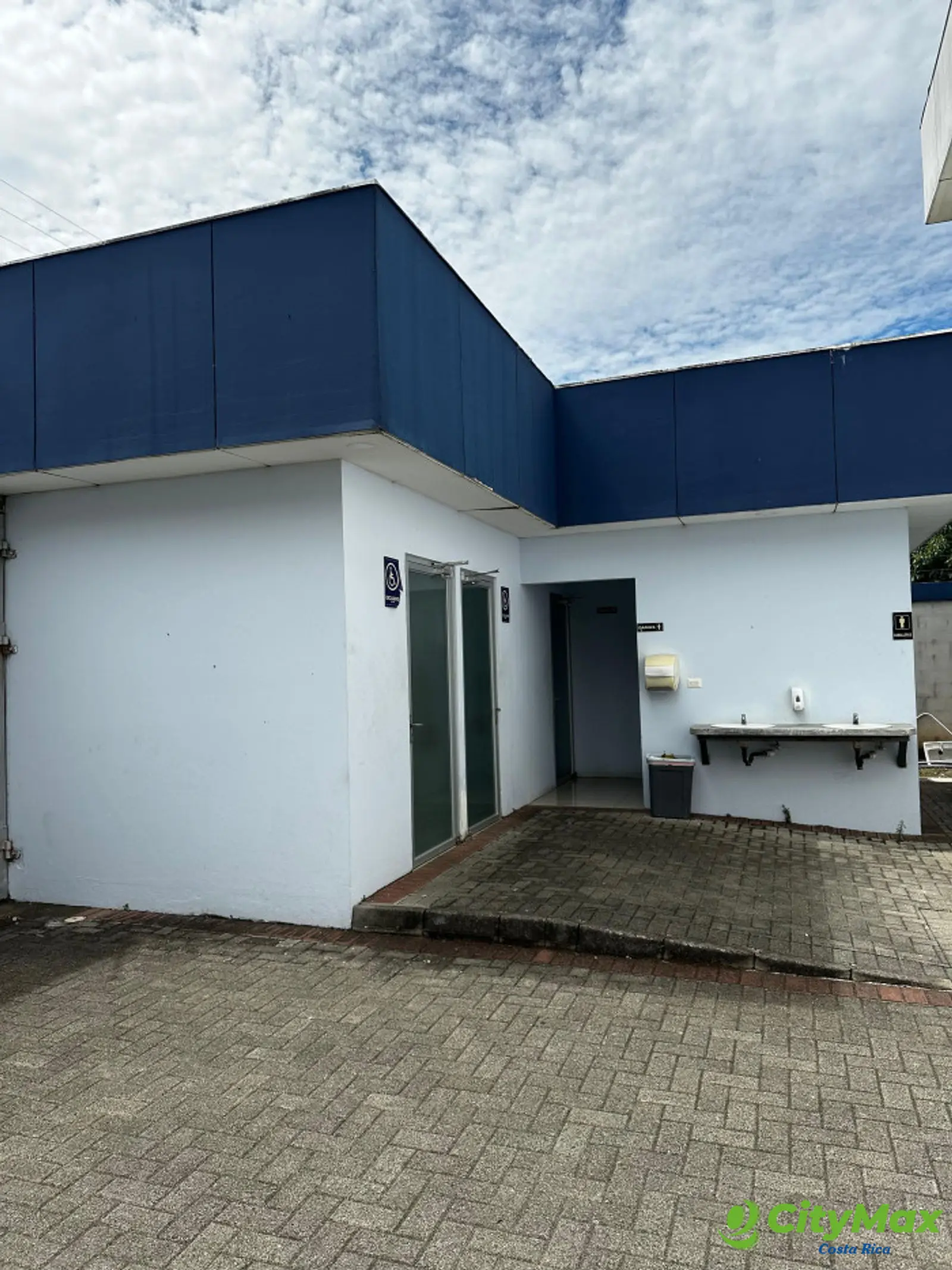 Plaza comercial en venta en la Guácima de Alajuela - foto 4
