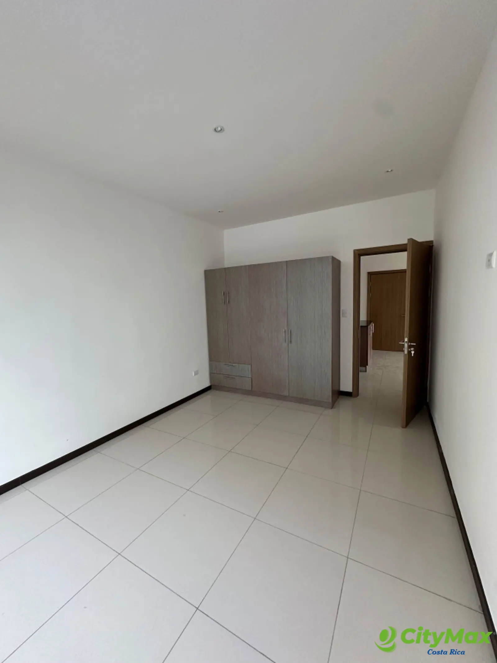 Apartamento en venta en Santa Ana en condominio - foto 6