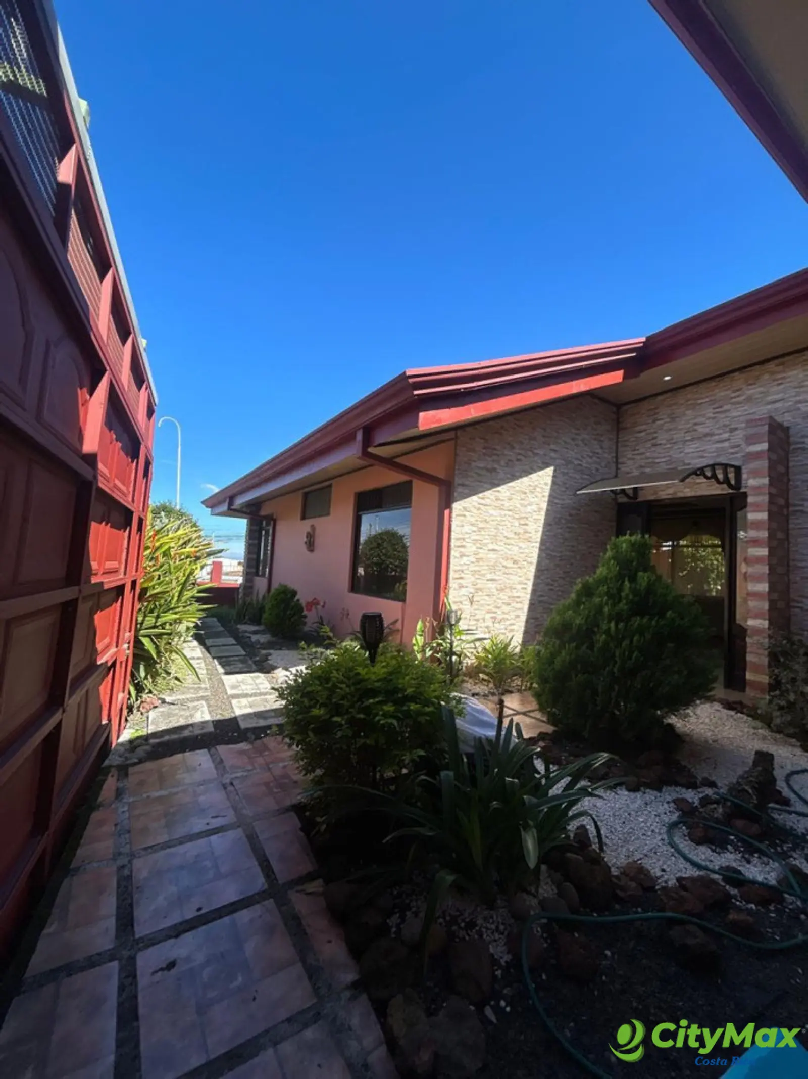 Venta de hermosa casa en Heredia Mercedes Norte  - foto 3