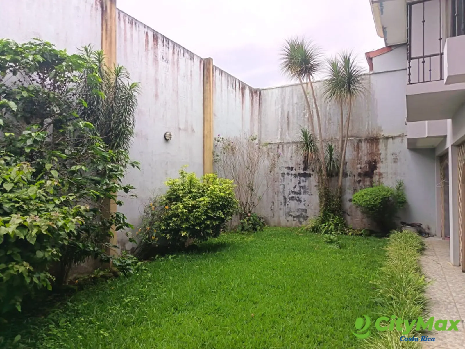 Hermosa Casa en Venta o Renta en Condominio en Moravia. - Patio