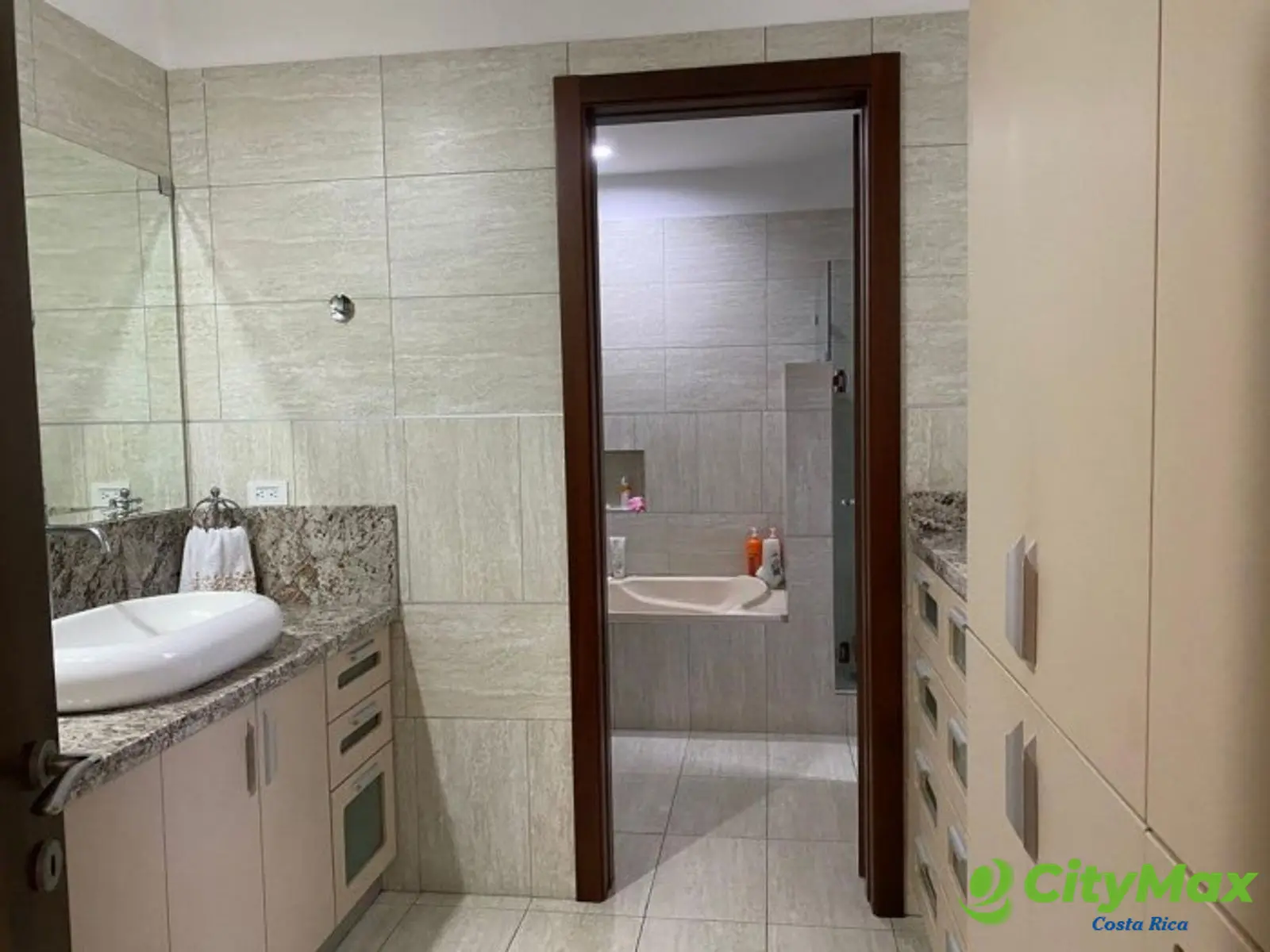 Rento lujosa casa Amueblada en Condominio en Escazú - foto 9