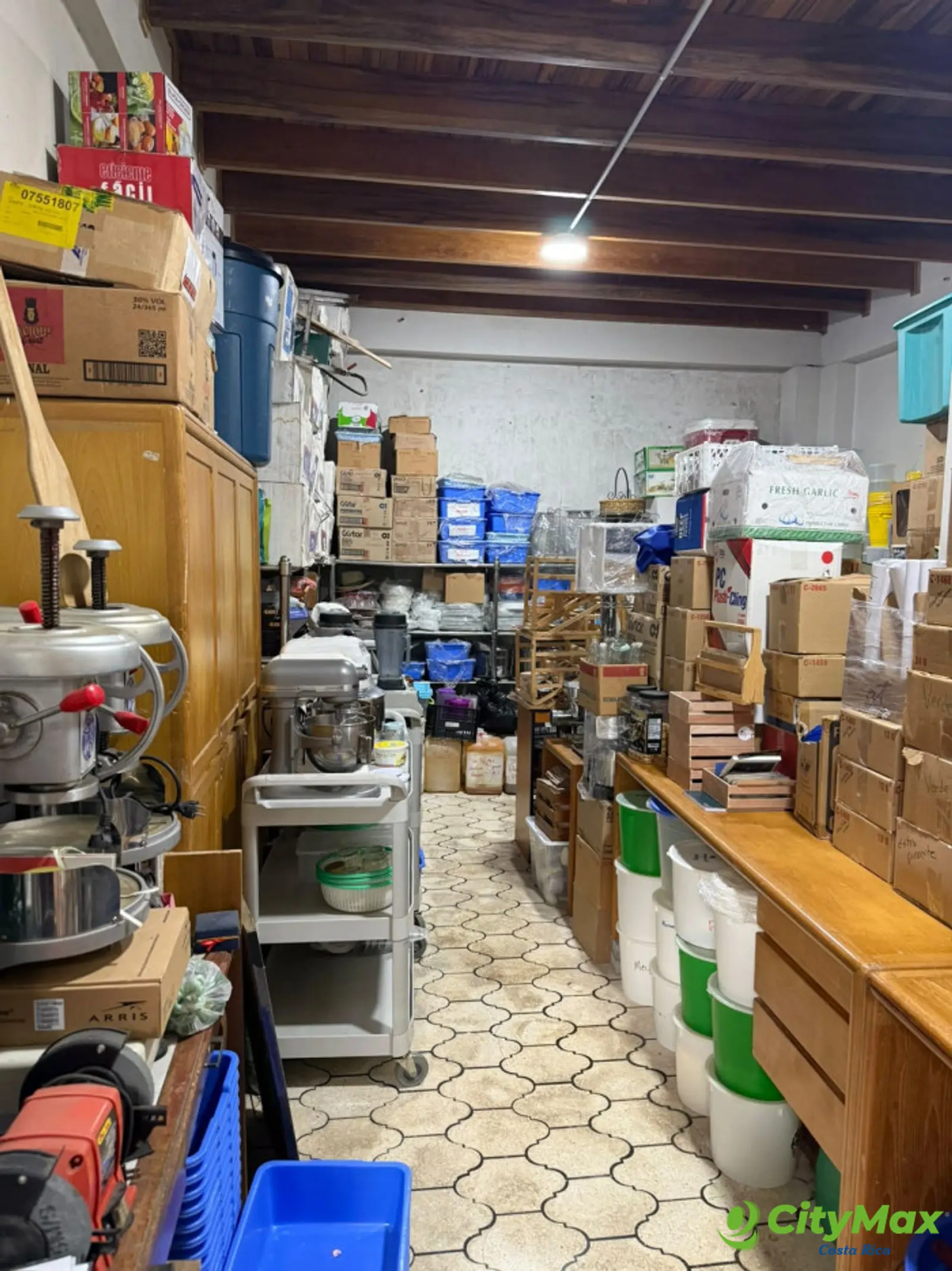 Venta de Bodega en Sabanilla con área admin/hab - foto 5