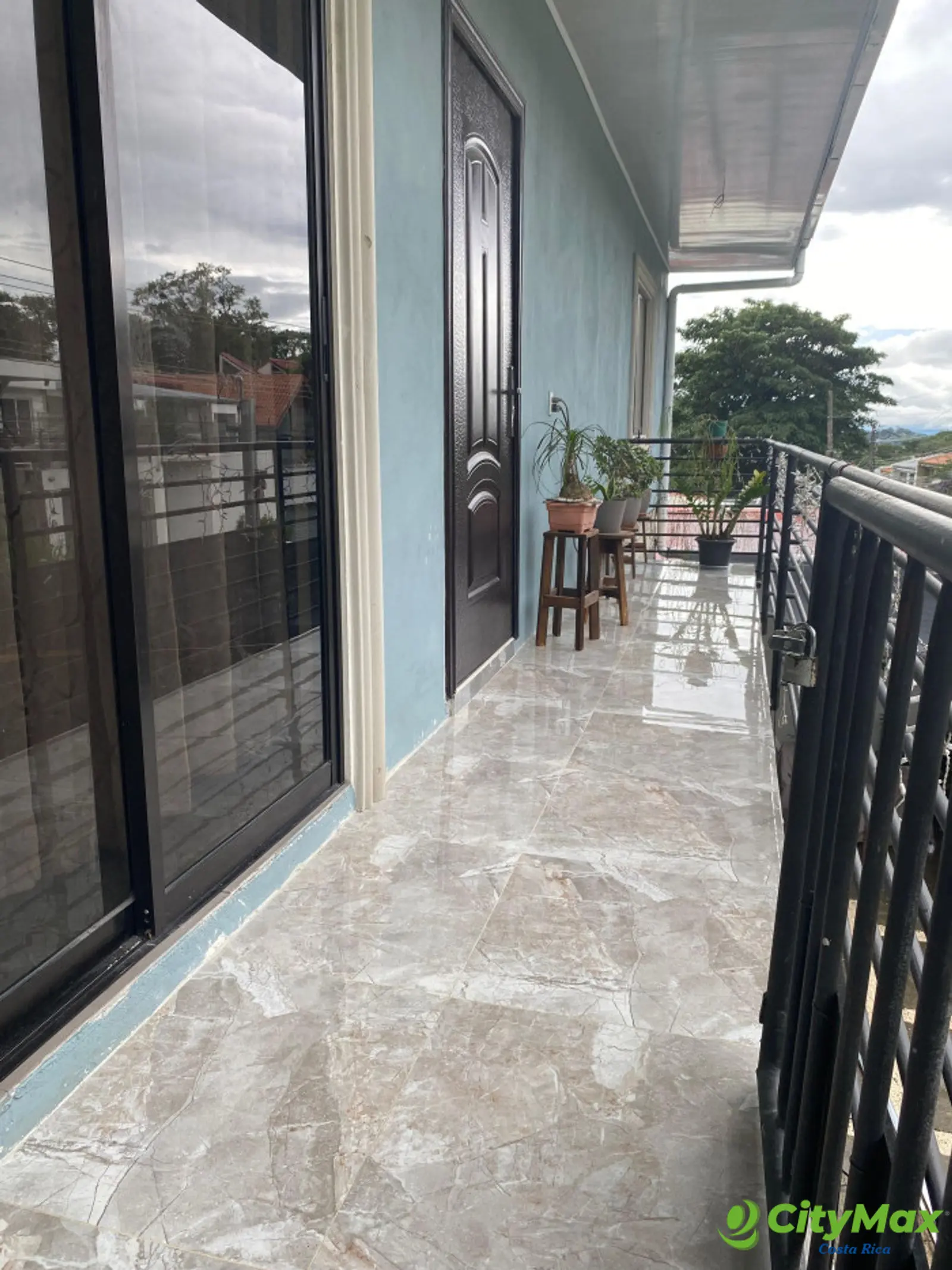 Edificio comercial con uso de suelo mixto en Escazú - foto 2