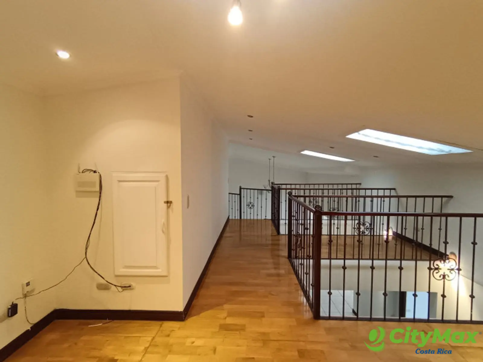 Hermosa Casa en Venta o Renta en Condominio en Moravia. - MEzanine