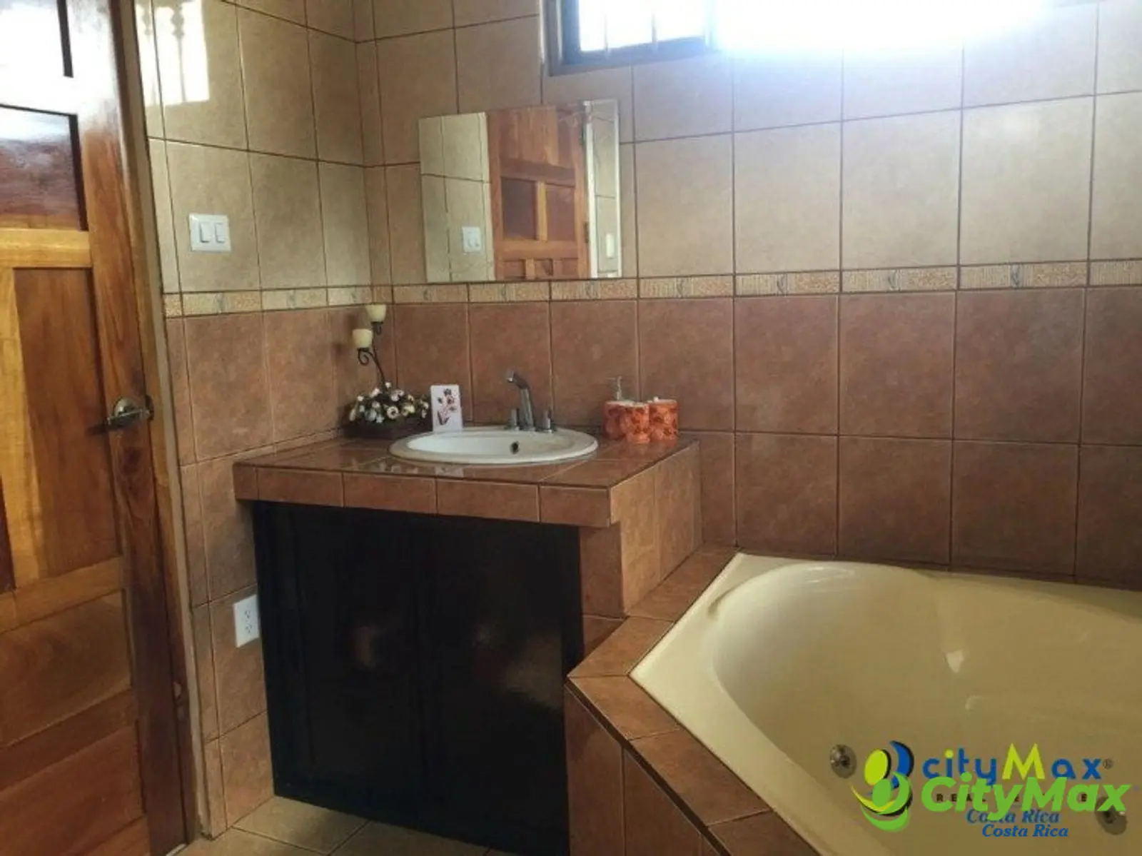 Se Vende casa de 760m2 de terreno ubicada en Esparza. - foto 7