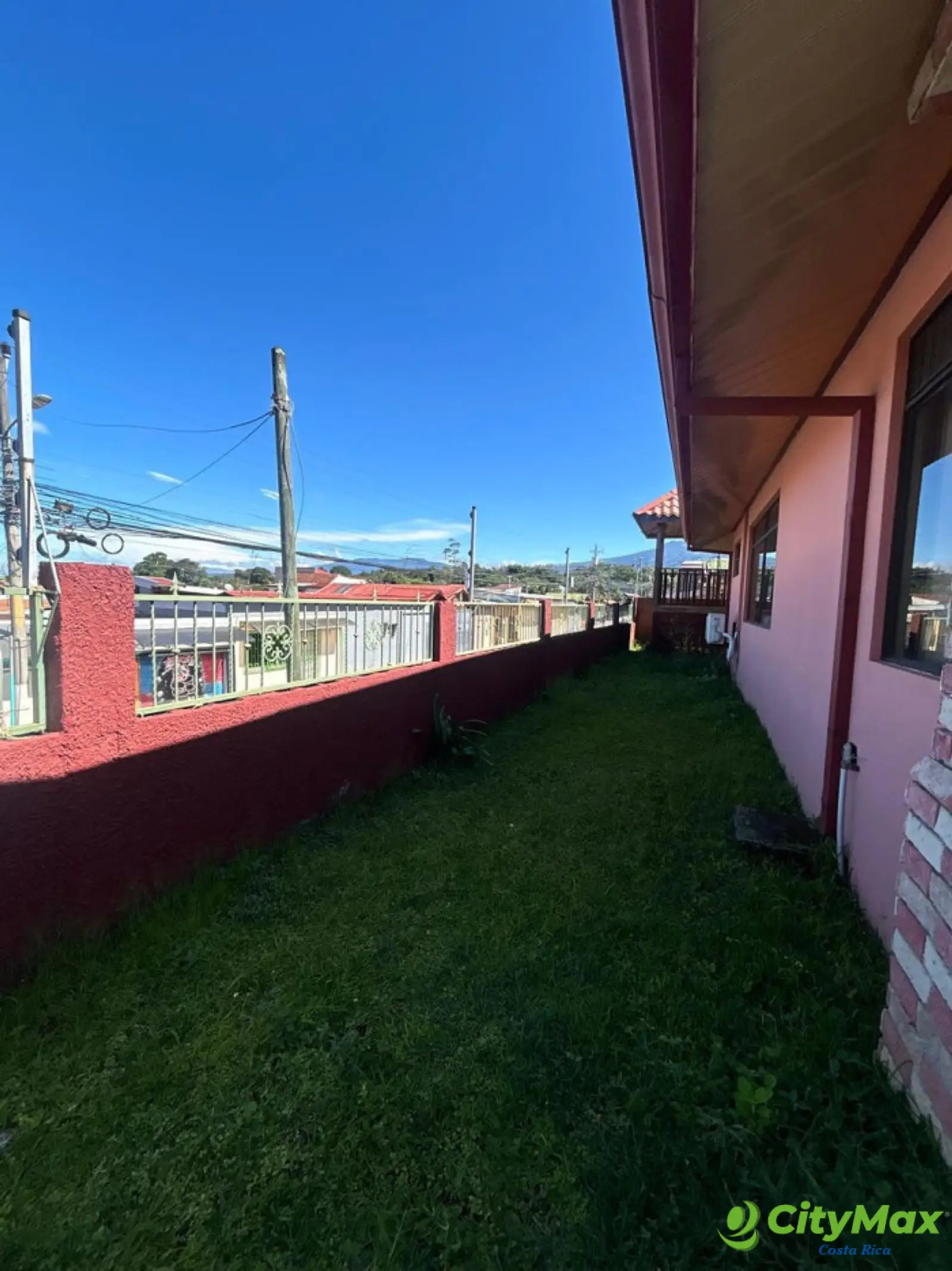 Venta de hermosa casa en Heredia Mercedes Norte  - foto 2