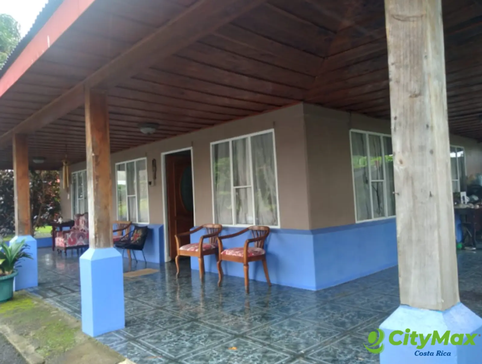 En Venta Amplia Casa En Santa Lucia De Heredia - Casa 1