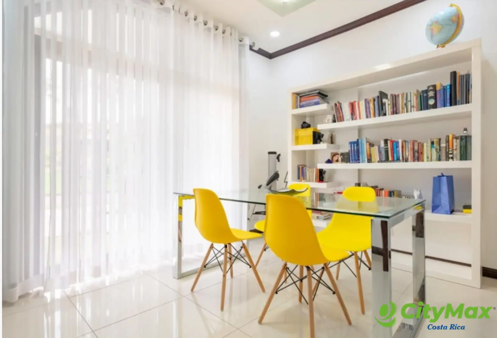 Casa de Lujo en Condominio Roble Sabana - Oficina / Estudio