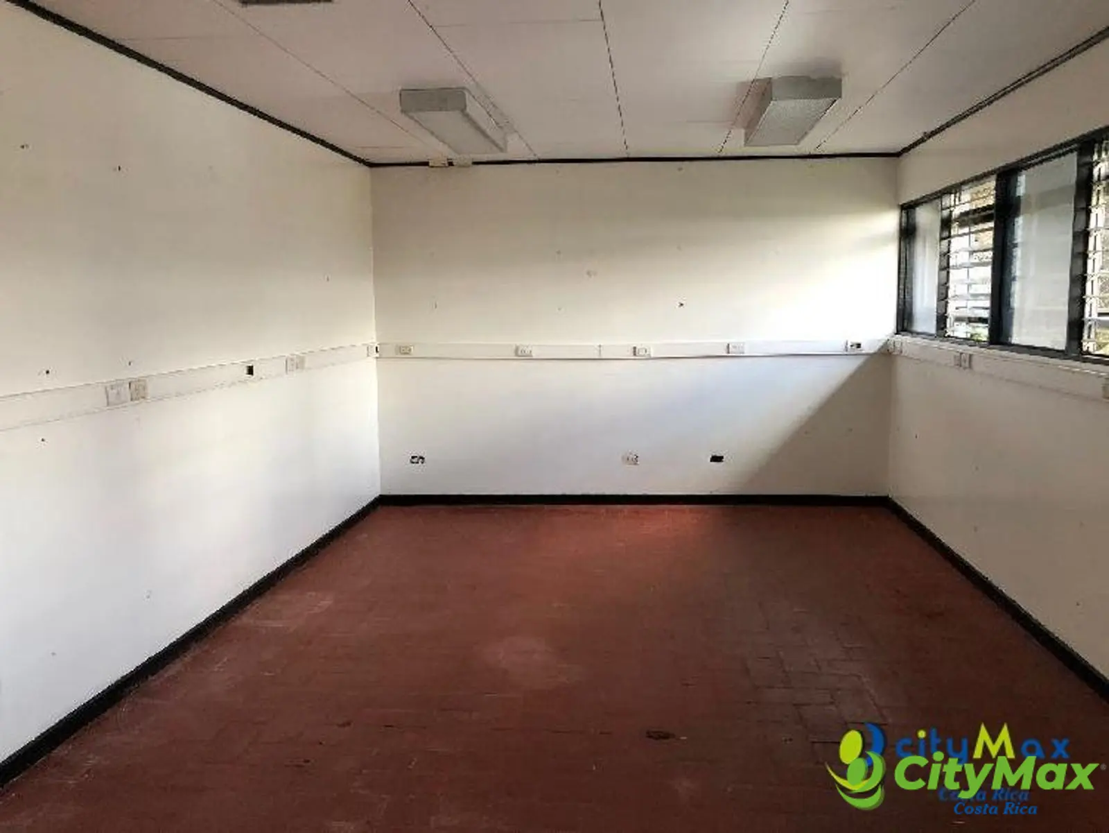Oficina en Renta cerca Centro Comercial El Pueblo - foto 2