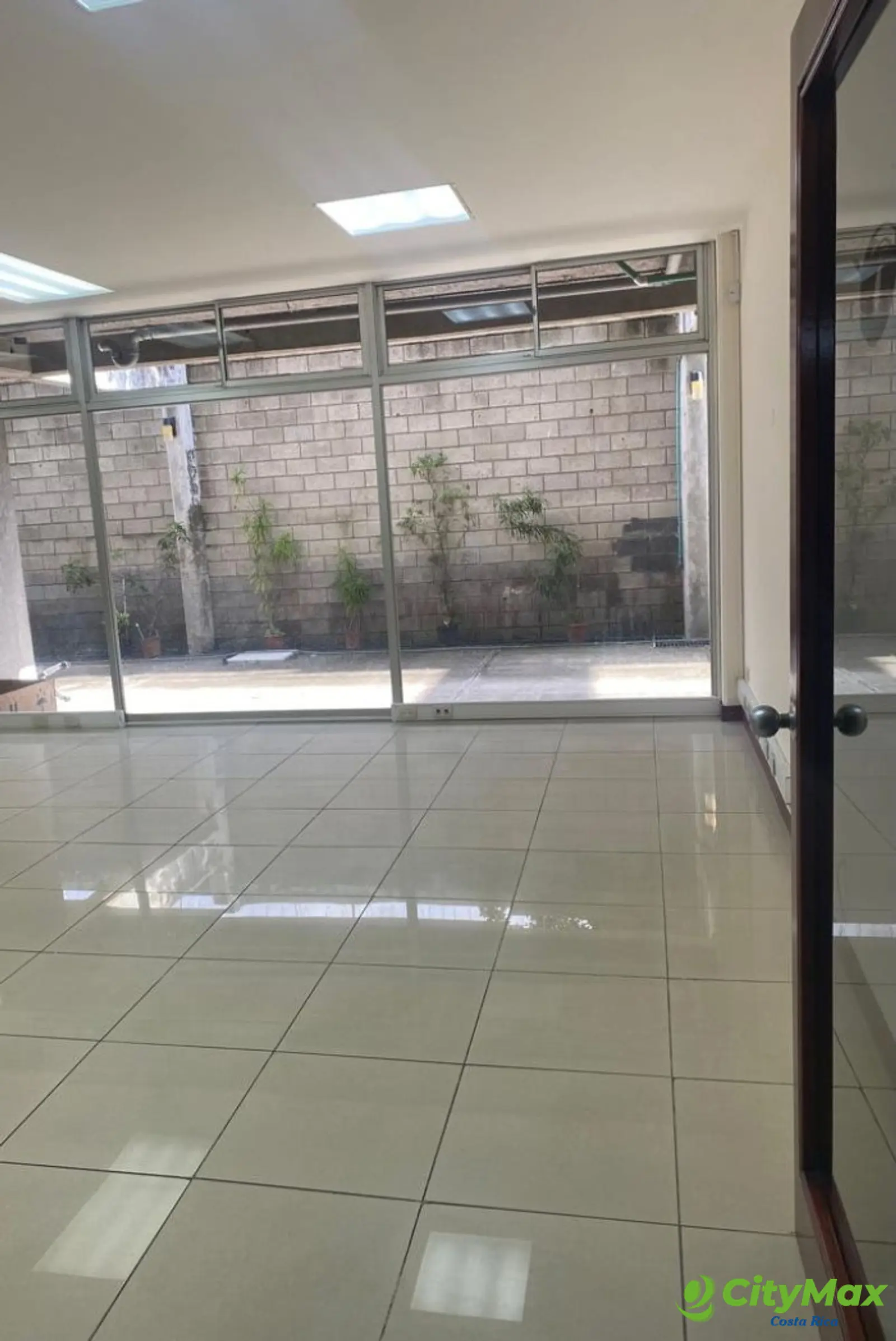 Oficina en alquiler en oficentro en la Uruca San José  - foto 3