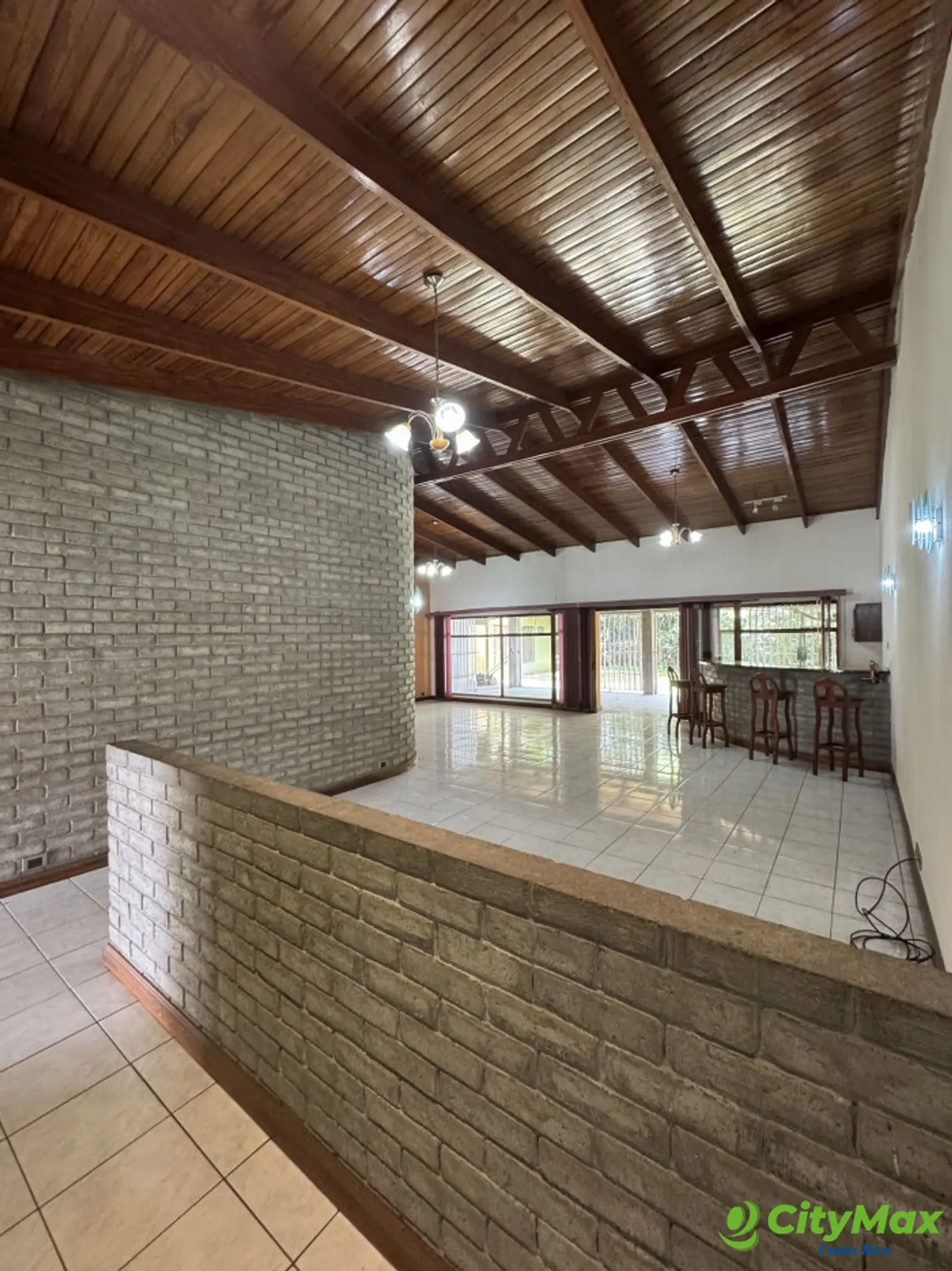 Casa amplia en venta en Guachipelín de Escazú - foto 2