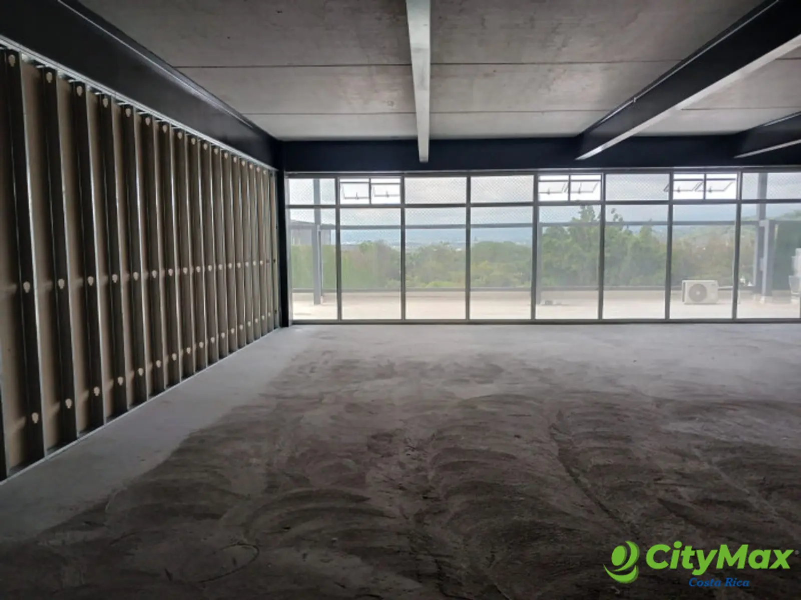 Oficina Comercial de 89m2 en Alquiler en Santa Ana - foto 3