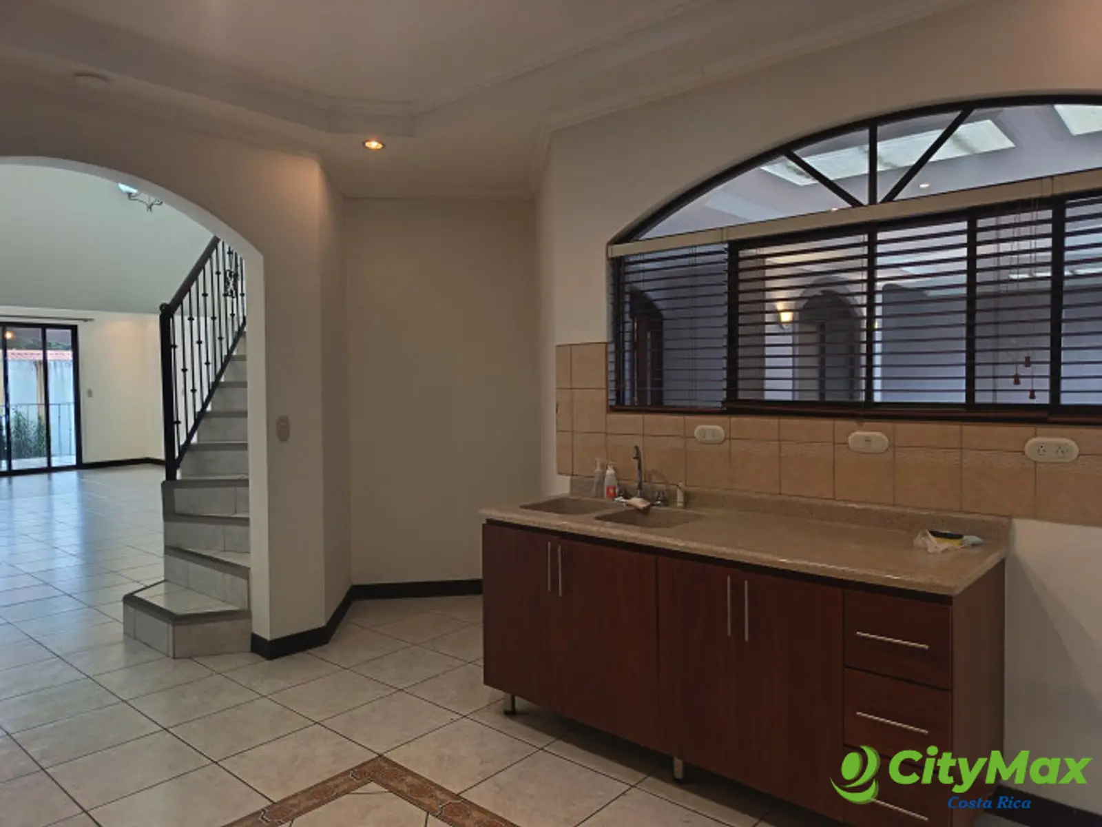 Hermosa Casa en Venta o Renta en Condominio en Moravia. - Cocina 3