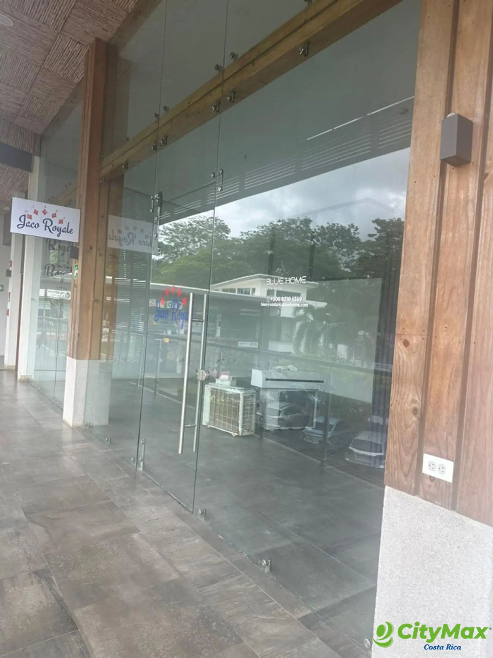 Renta de Local Comercial de 71m2 en Plaza Com. en Jacó - foto 4