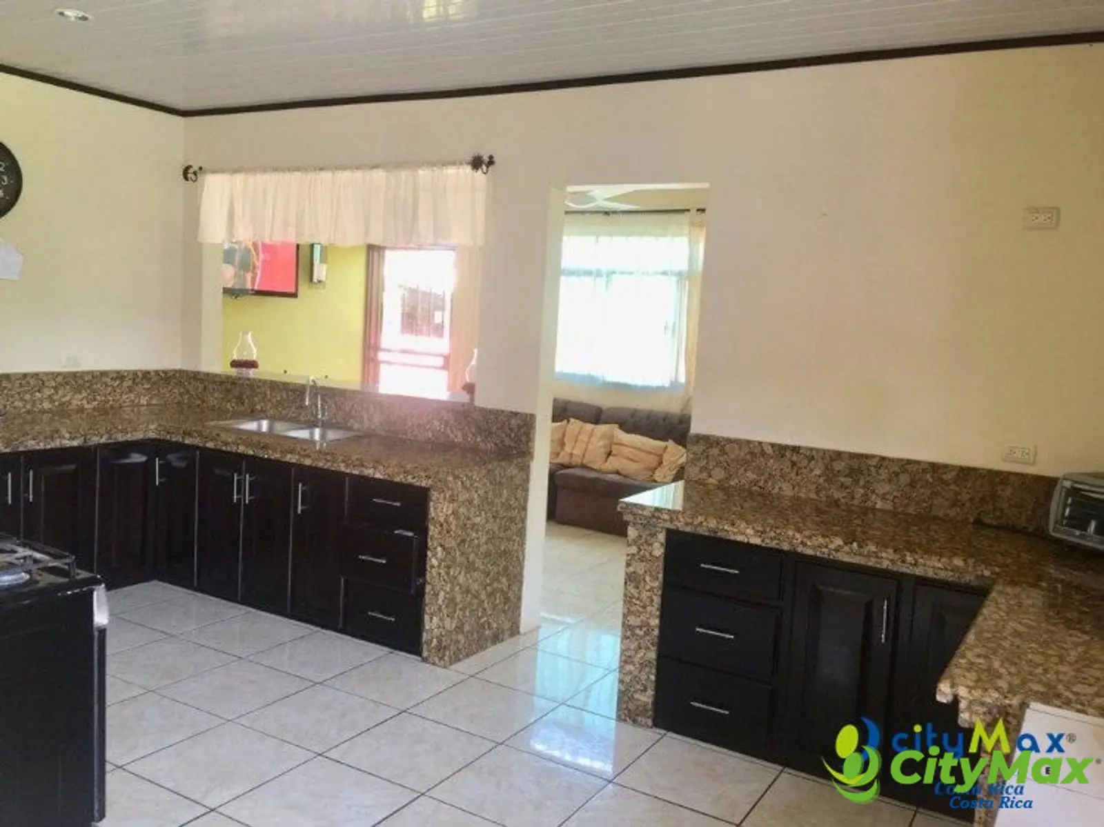 Se Vende casa de 760m2 de terreno ubicada en Esparza. - foto 4