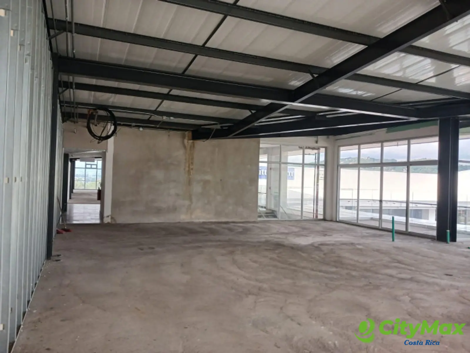 Renta de Oficina 690m2 Comercial, Santa Ana, San José. - foto 2