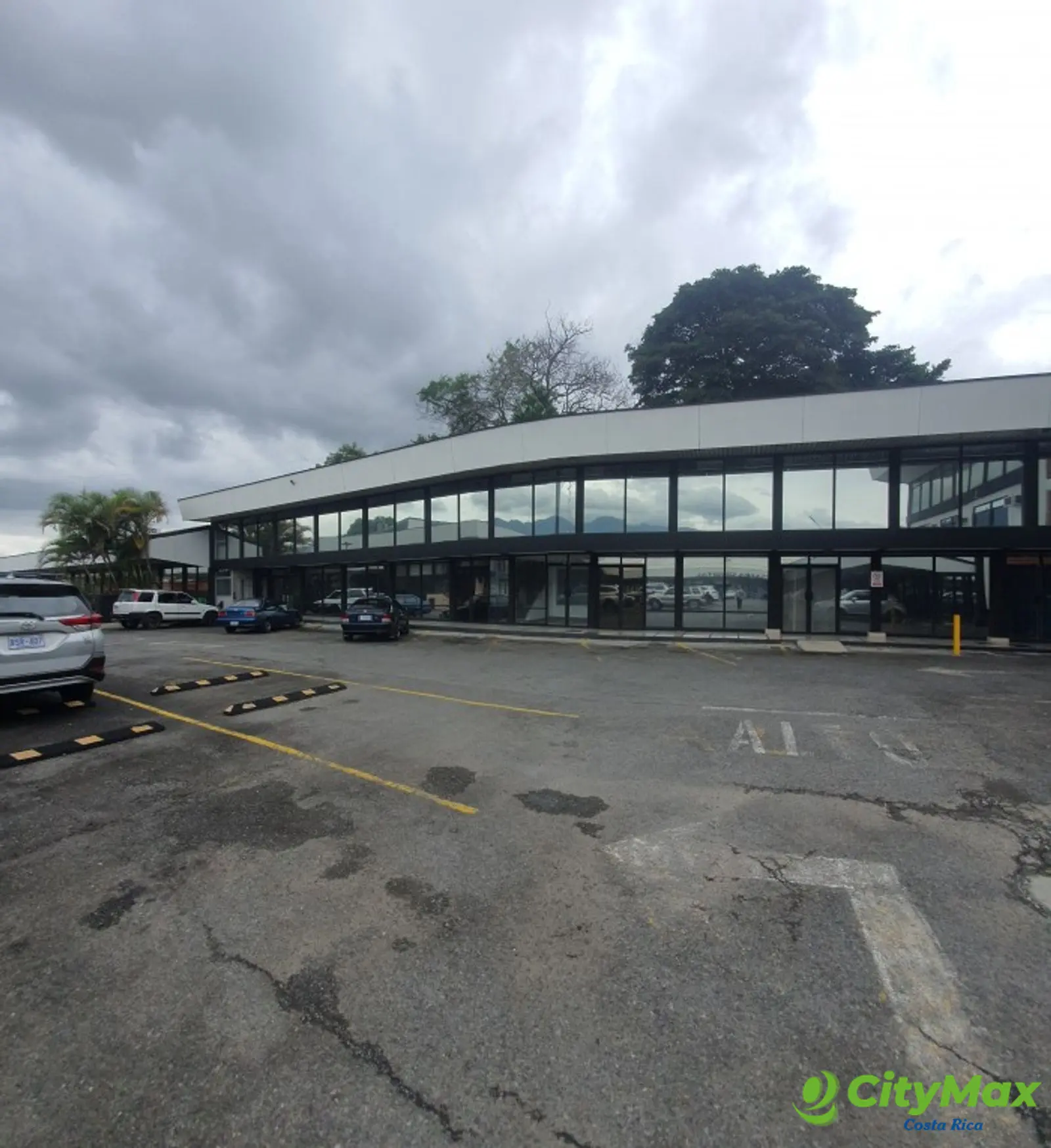 Local Comercial en Renta Plaza Sabana Sur San Jose CR - foto 2